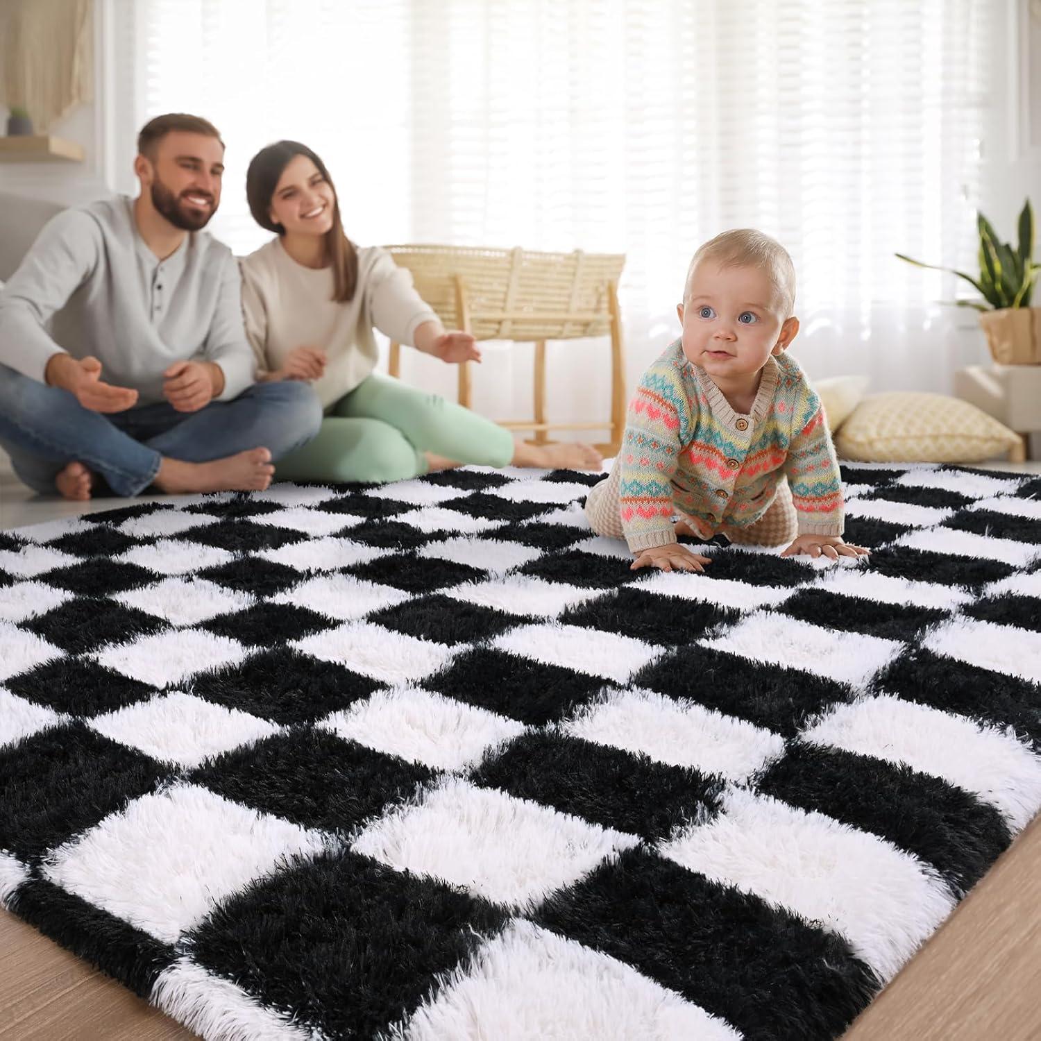 Corrigan Studio® Haylee Super Lightweight Plastic Straw Rug Checkered Black/White Outdoor Area Rug