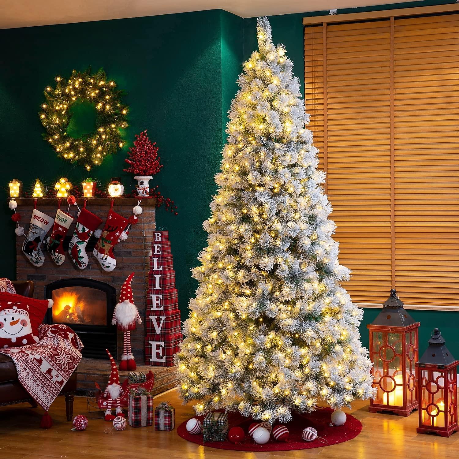 Glitz Design Glitzhome 9ft Pre-Lit Snow Flocked Artificial Pine Christmas Tree With 900 Warm White