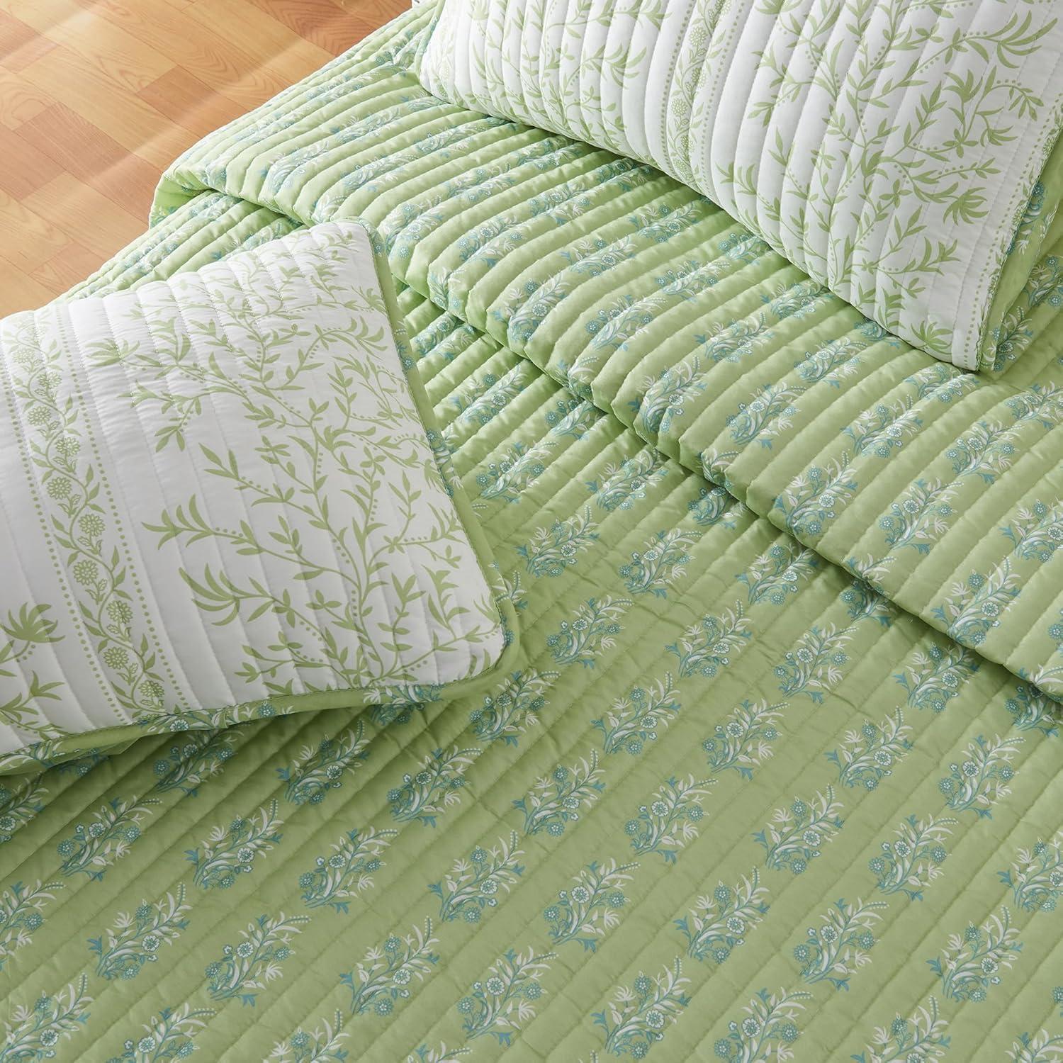 Delicate Floral Striped Reversible Quilt Set with Shams