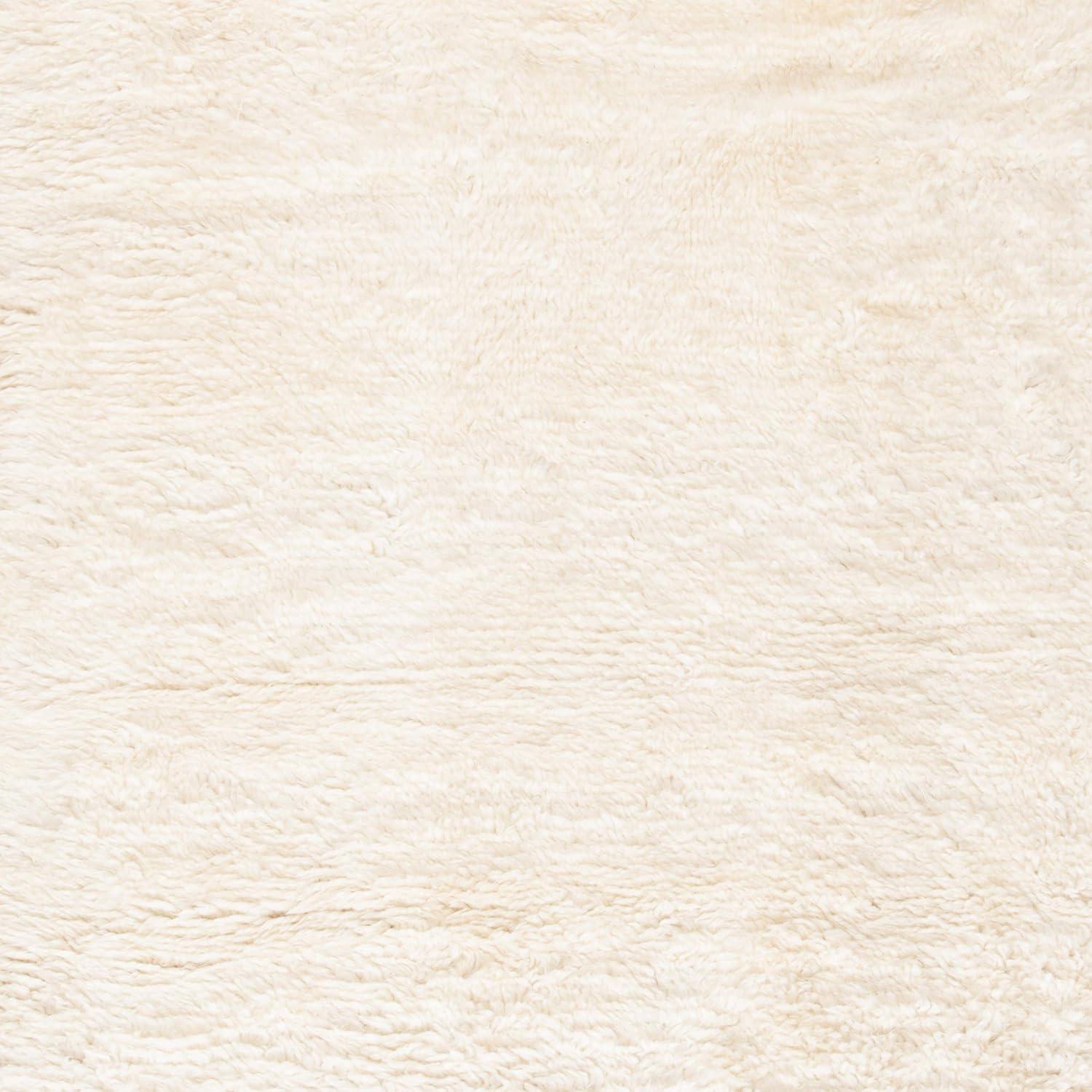Safavieh Casablanca 473 Hand Woven Wool Pile Solid Color Rug
