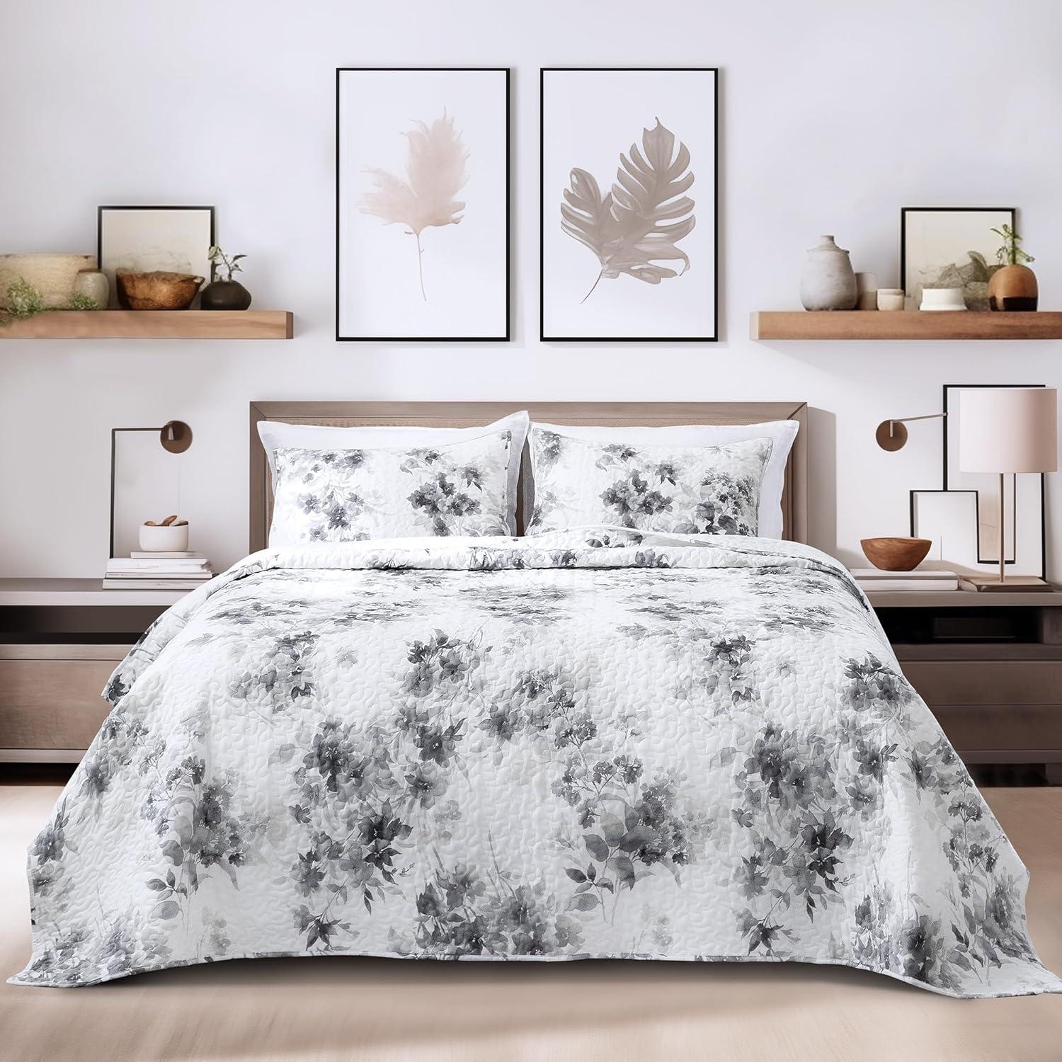 Full White and Gray Microfiber Floral Quilt Set