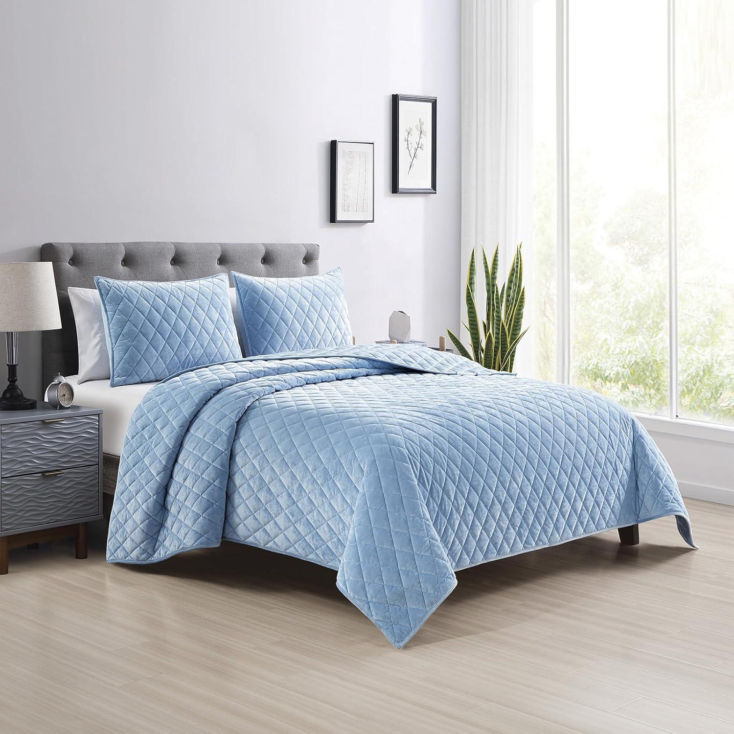 Royal Velvet Diamond Velvet Quilt Set