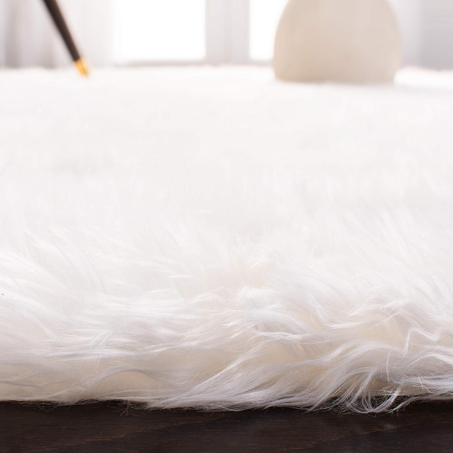 Faux Sheep Skin FSS235 Power Loomed Indoor Area Rug - Ivory - 5'x7' - Safavieh