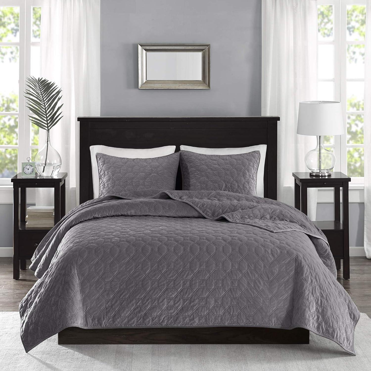 Harper 3 Piece Velvet Quilt Set