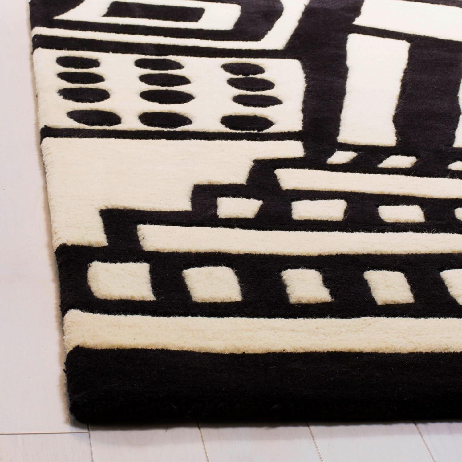 Fifth Avenue FTV124 Hand Tufted Wool Area Rug - Ivory/Black- 4' X 6' - Safavieh.