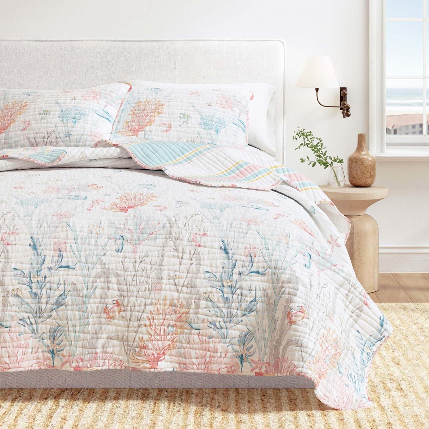 Coastal Coral Reef Reversible Cotton Quilt Set with Shams (Twin / Twin XL, Coral Reef)