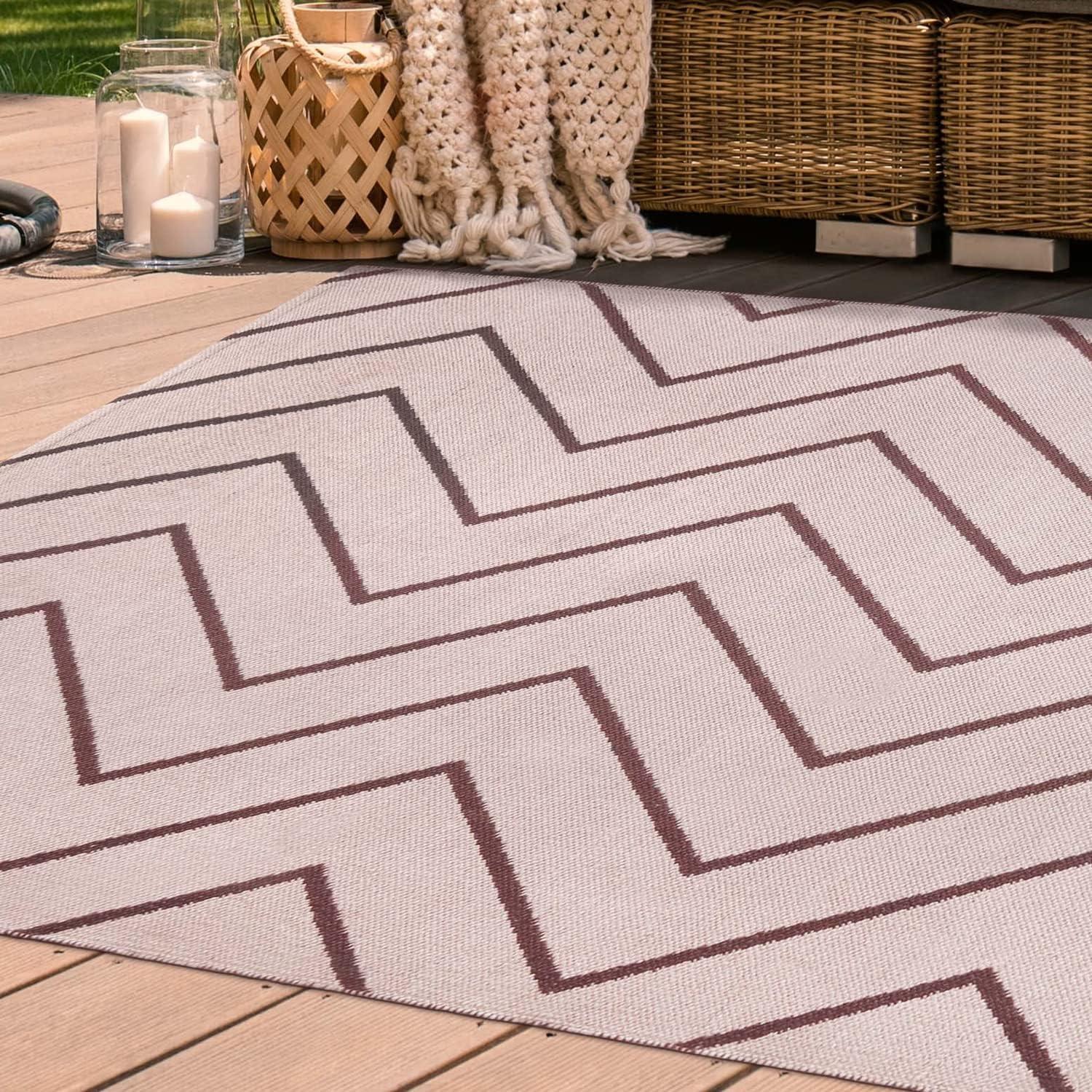 Kent Modern Chevron Zig-Zag Indoor/ Outdoor Area Rug By Haus & Home Beige