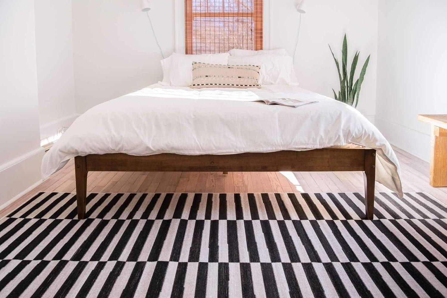 Unique Loom Williamsburg Collection Area Rug - Striped (4' x 6' Rectangle Black/Ivory)