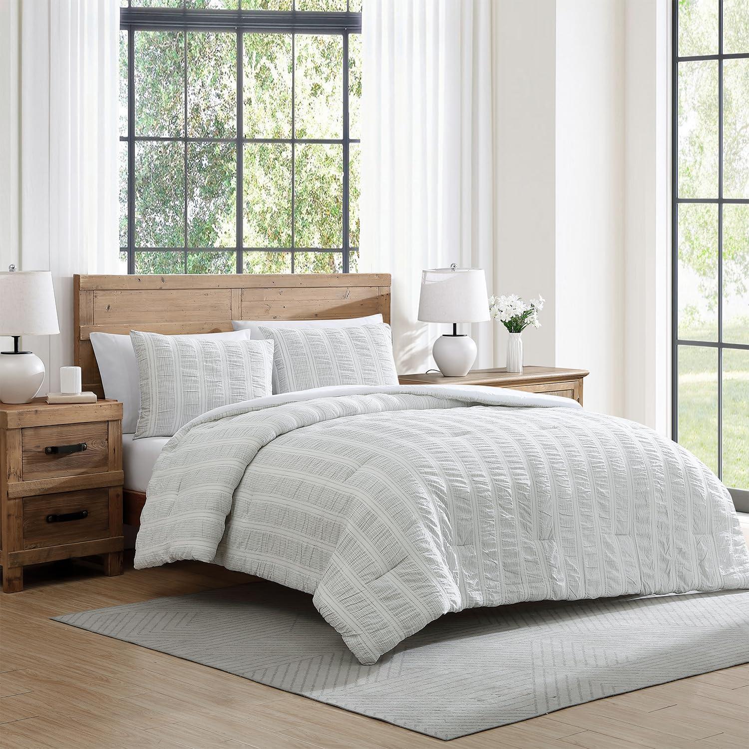 Aria White and Grey Seersucker Striped Full/Queen Comforter Set