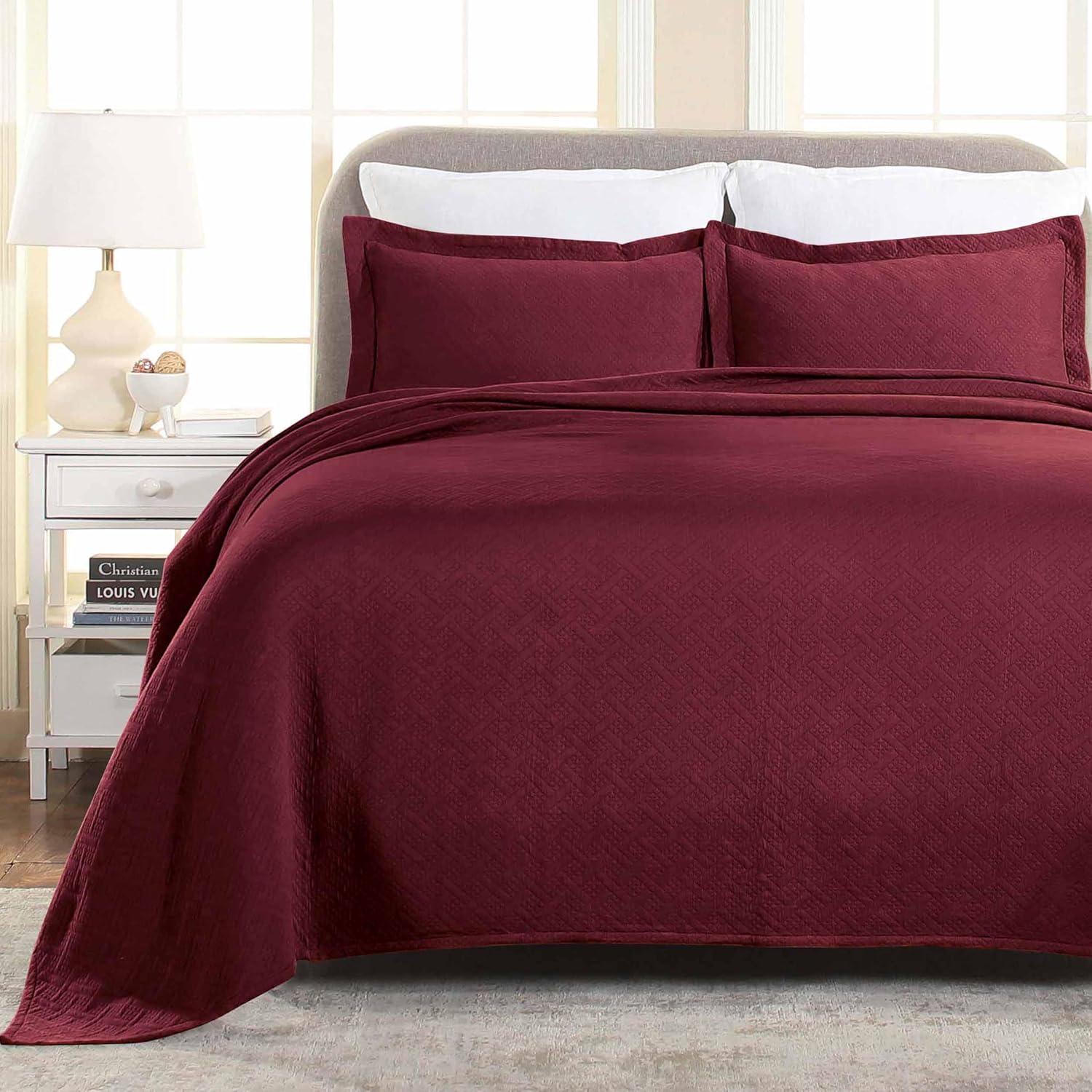 Garnet Geometric Basket Weave Full Bedspread and Sham Set