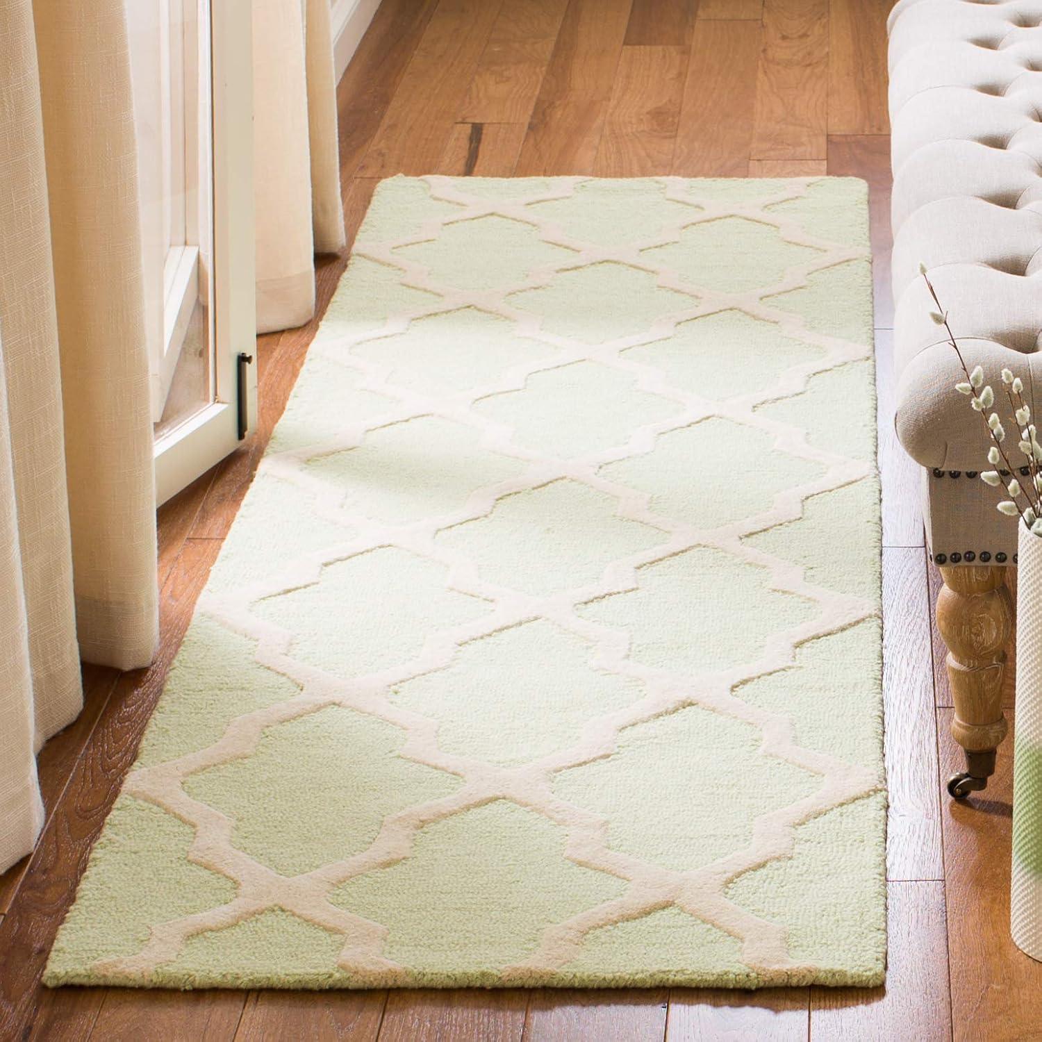 SAFAVIEH Cambridge Liam Geometric Wool Runner Rug, Light Green/Ivory, 2'6" x 10'