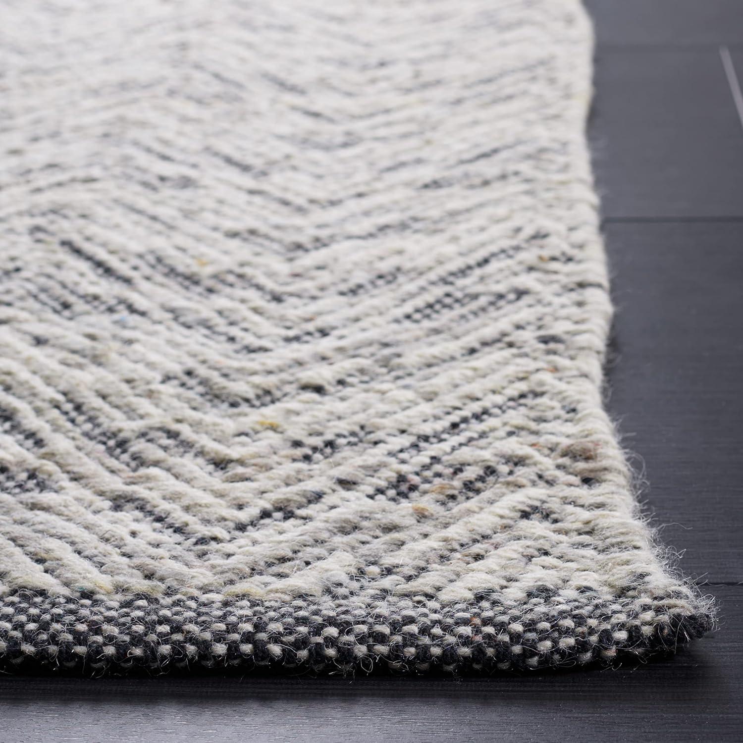 Kilim KLM401 Hand Woven Runner Rug - Grey/Beige - 2'3"x7' - Safavieh