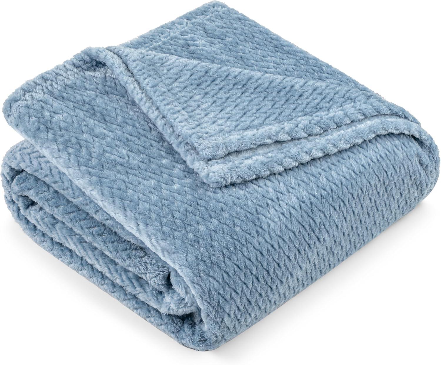 PAVILIA Lightweight Fleece Throw Blanket for Couch, Soft Warm Flannel Blankets for Bed