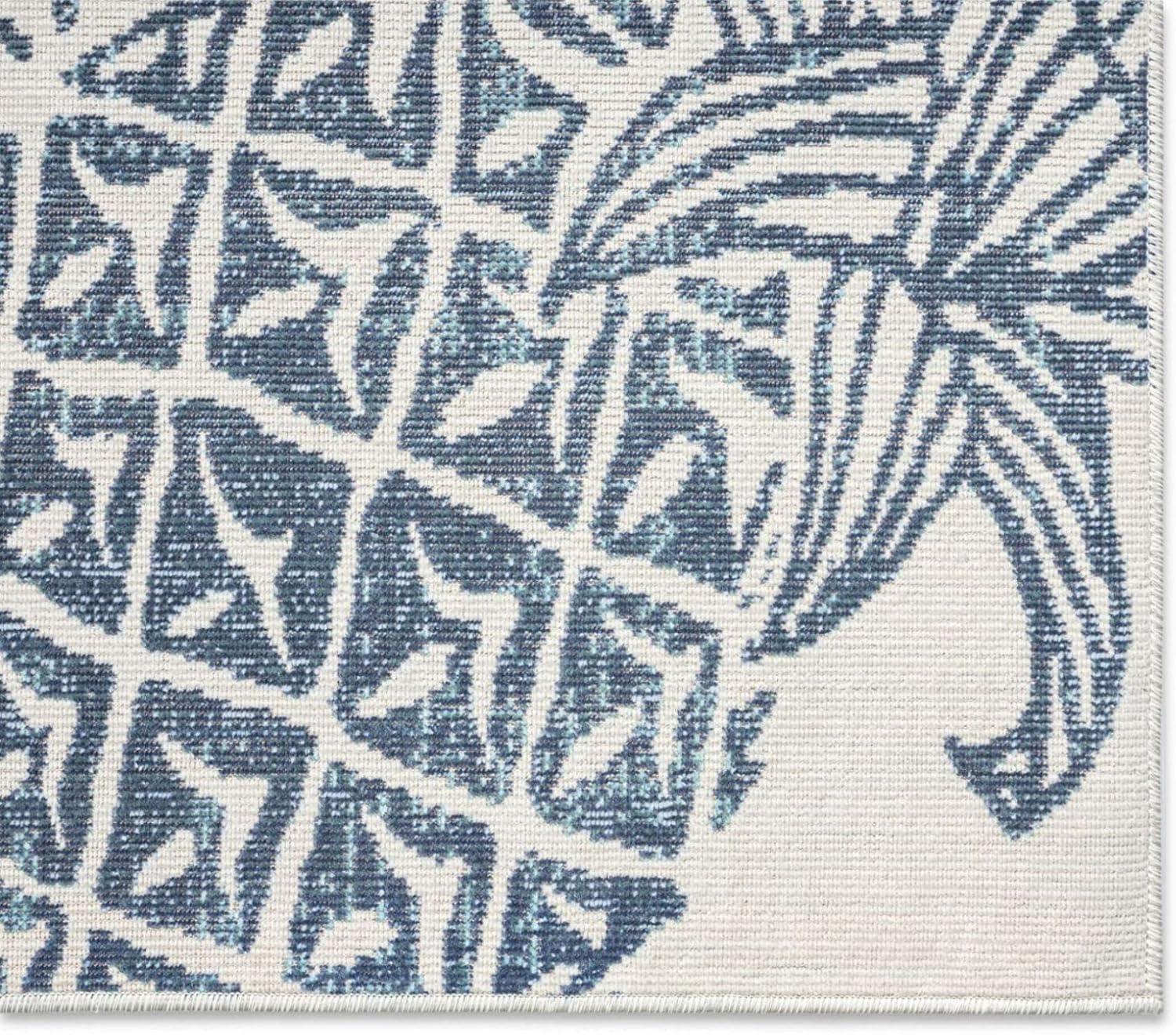 Navy and Ivory Whimsical Pineapple 8' x 10' Indoor/Outdoor Rug