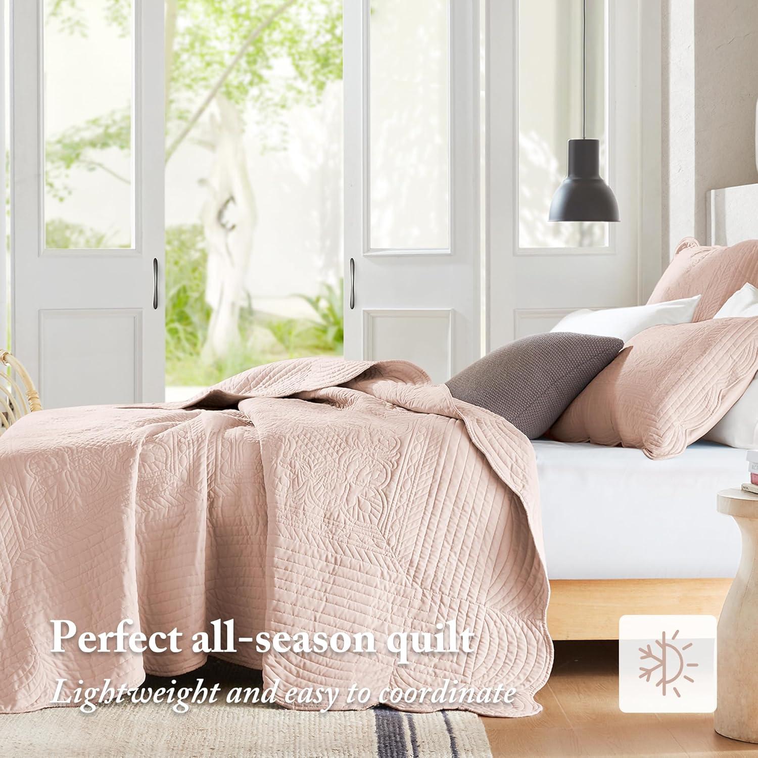 Tuscany Scalloped Edge Quilt Set