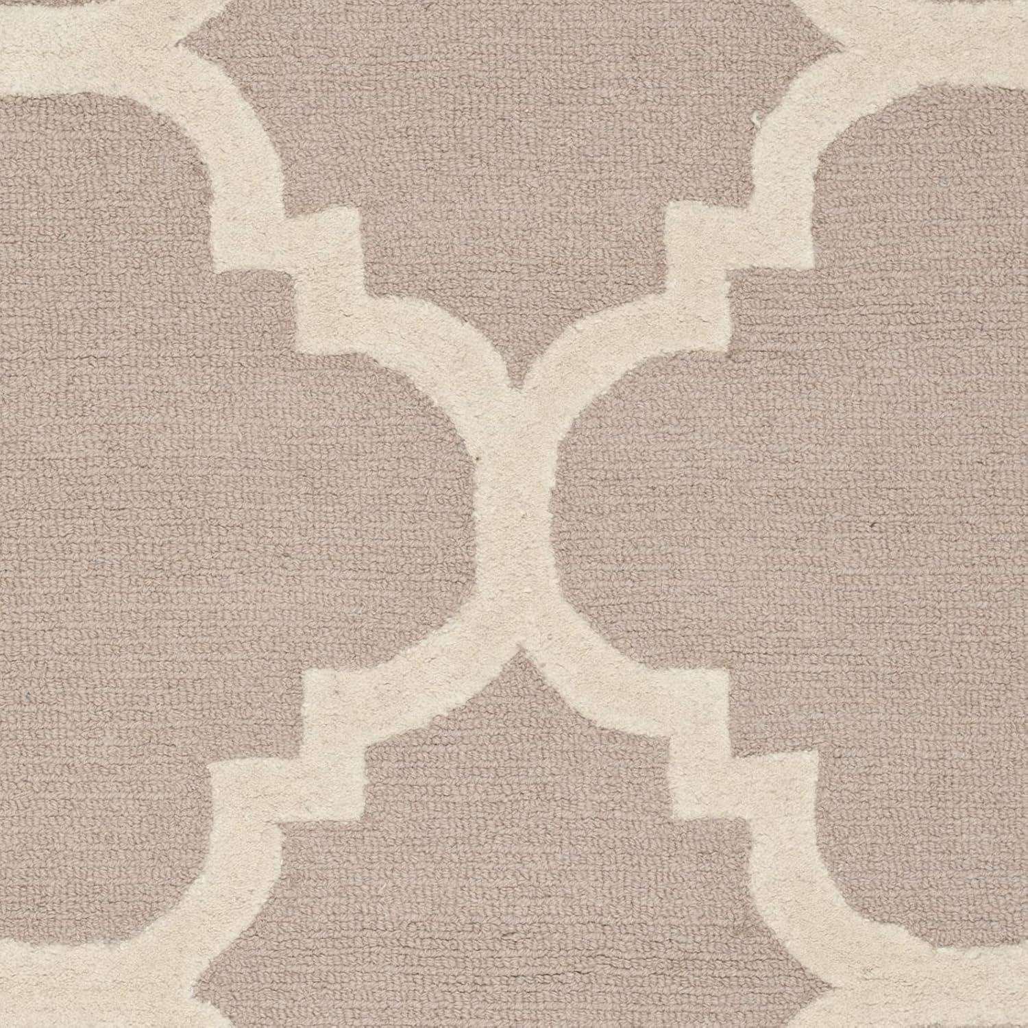 SAFAVIEH Cambridge Justine Geometric Quatrefoil Wool Area Rug, Beige/Ivory, 4' x 6'