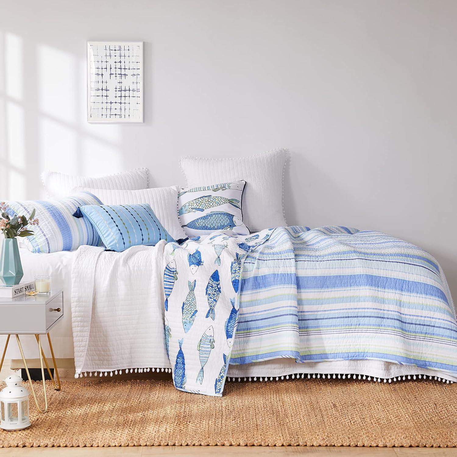 Pom Pom White/Teal King Quilt - Levtex Home