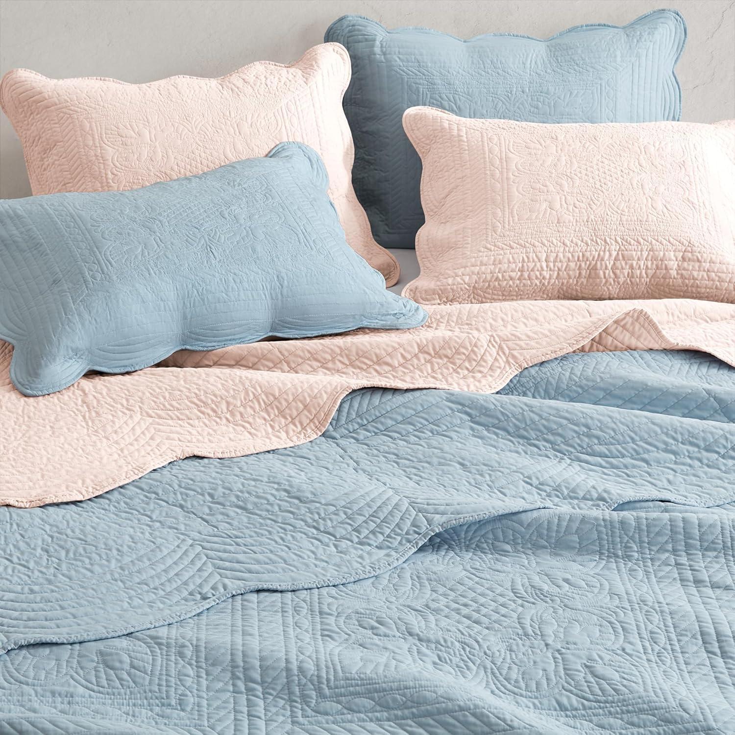 Tuscany Scalloped Edge Quilt Set