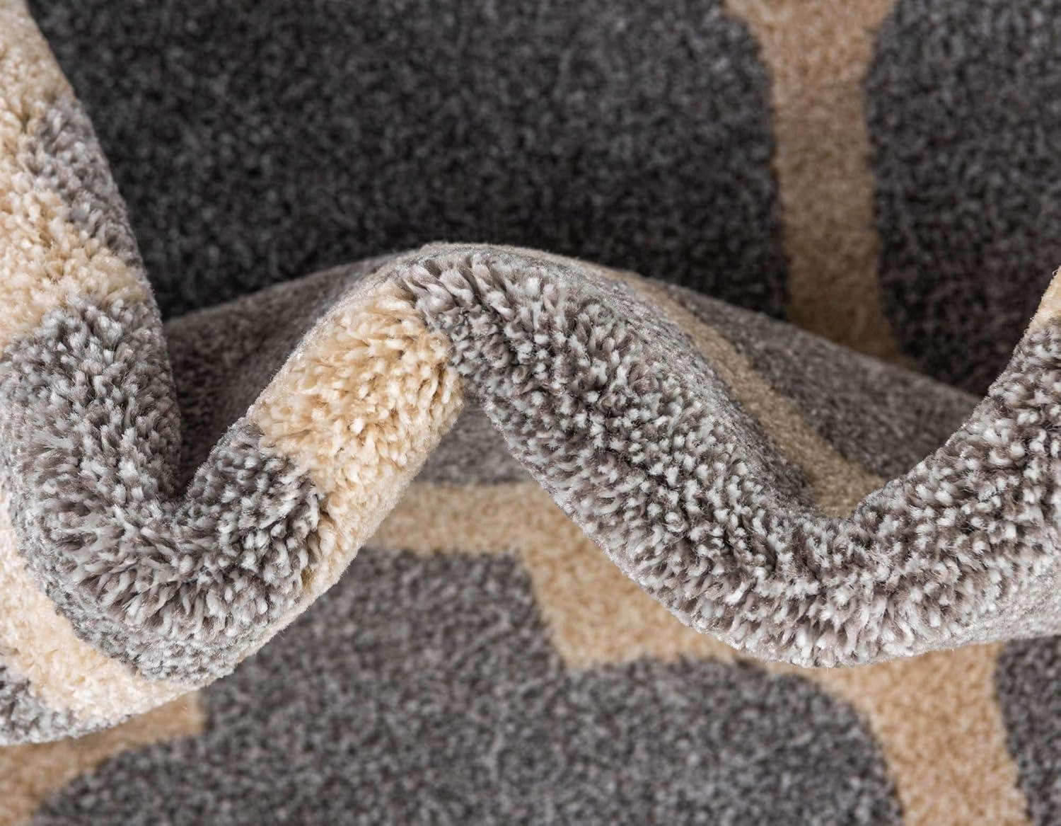 Unique Loom Trellis Collection Area Rug - Philadelphia (6' 1" x 9' Rectangle Light Gray/Beige)