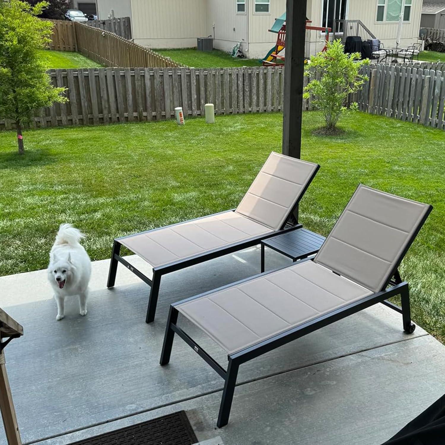 PURPLE LEAF Outdoor Chaise Lounge with Wheels for Outside 2 Pieces Aluminum Patio Lounge Chair with 5 Adjustable Position for Outdoor, Beach, Yard, Pool, Side Table Included, Light Grey