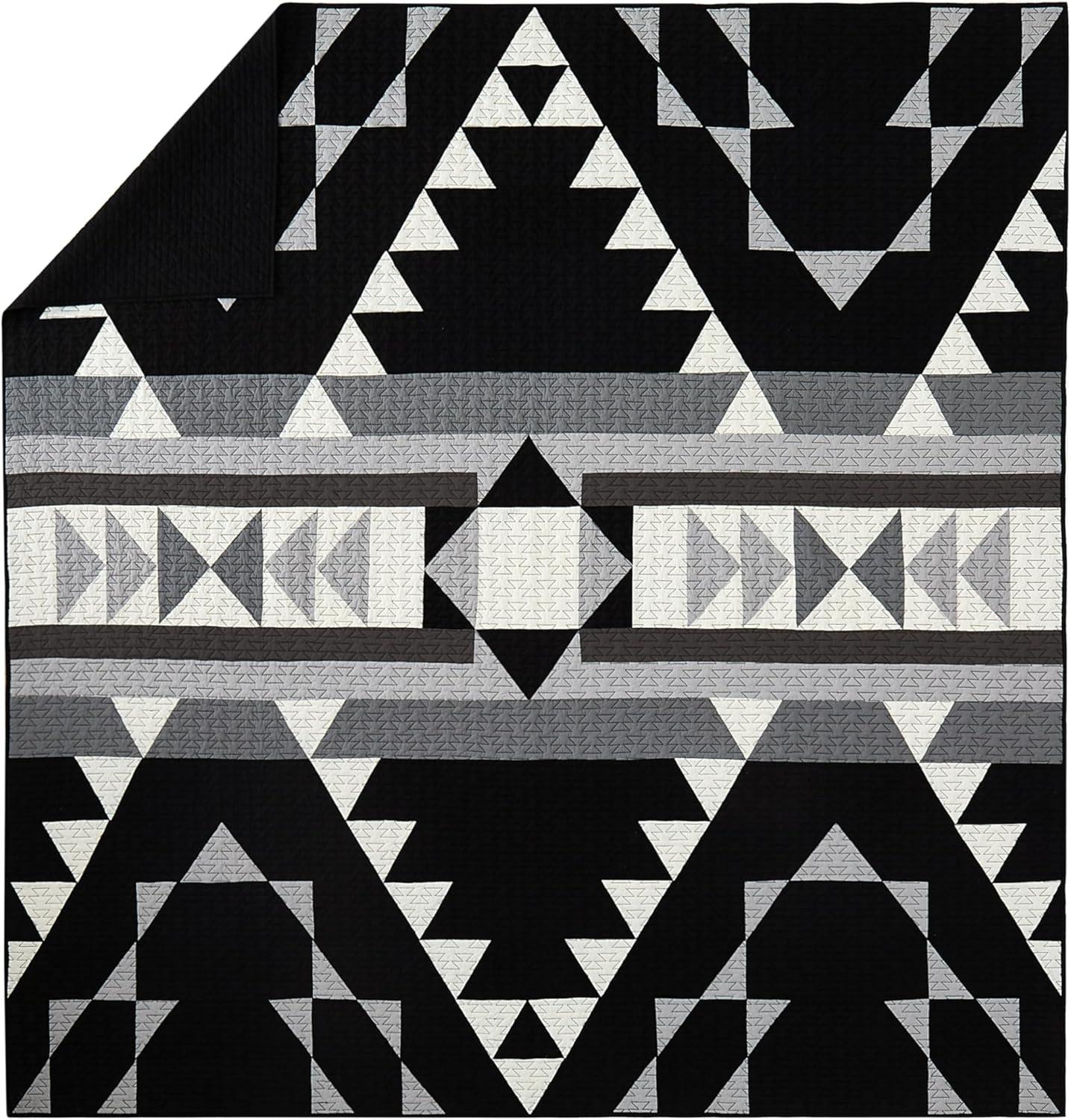 Shadow Peak Quilt Black