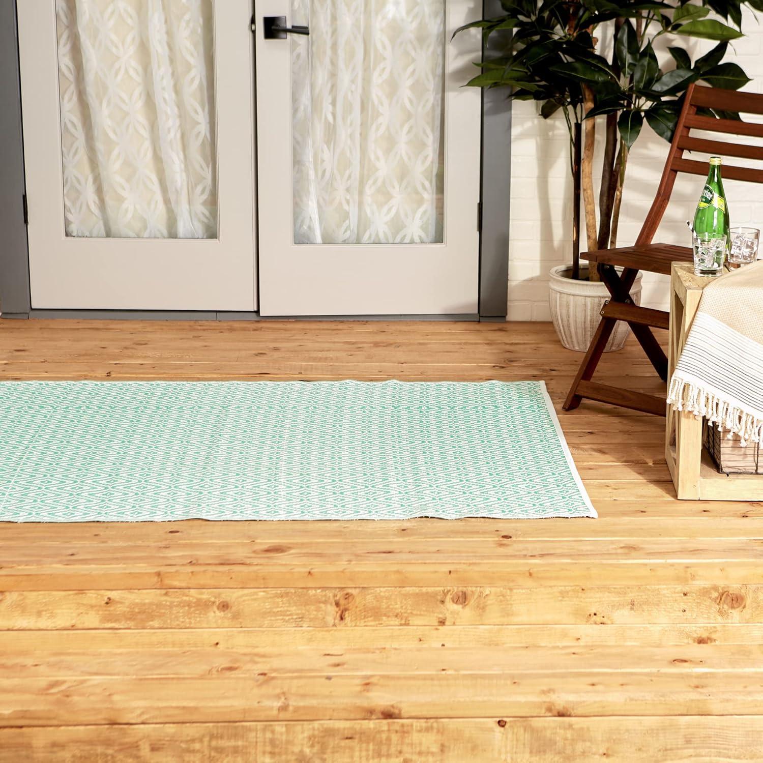 Aqua Diamond Reversible Synthetic Rug 4' x 6'