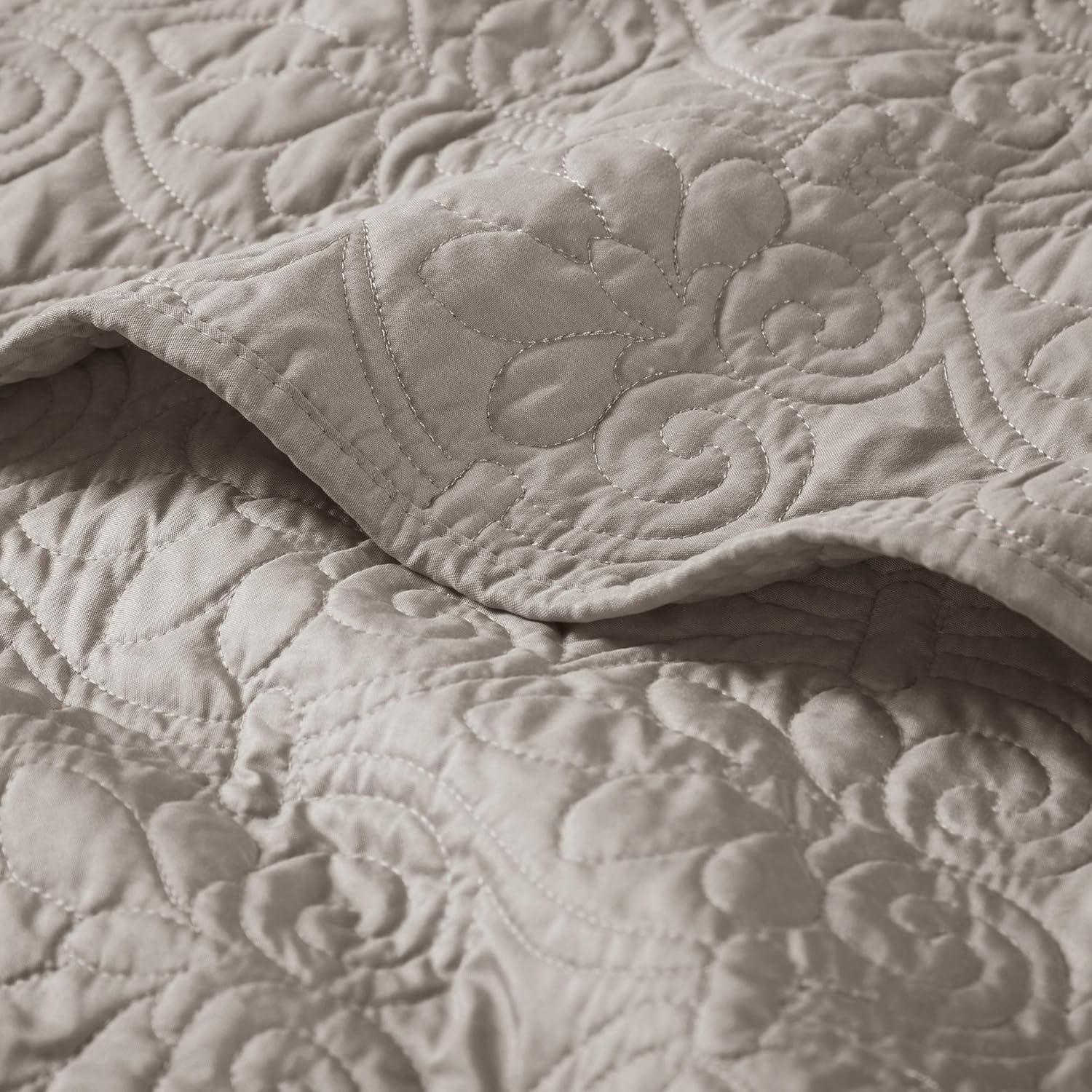 Quebec Oversized Quilted Throw