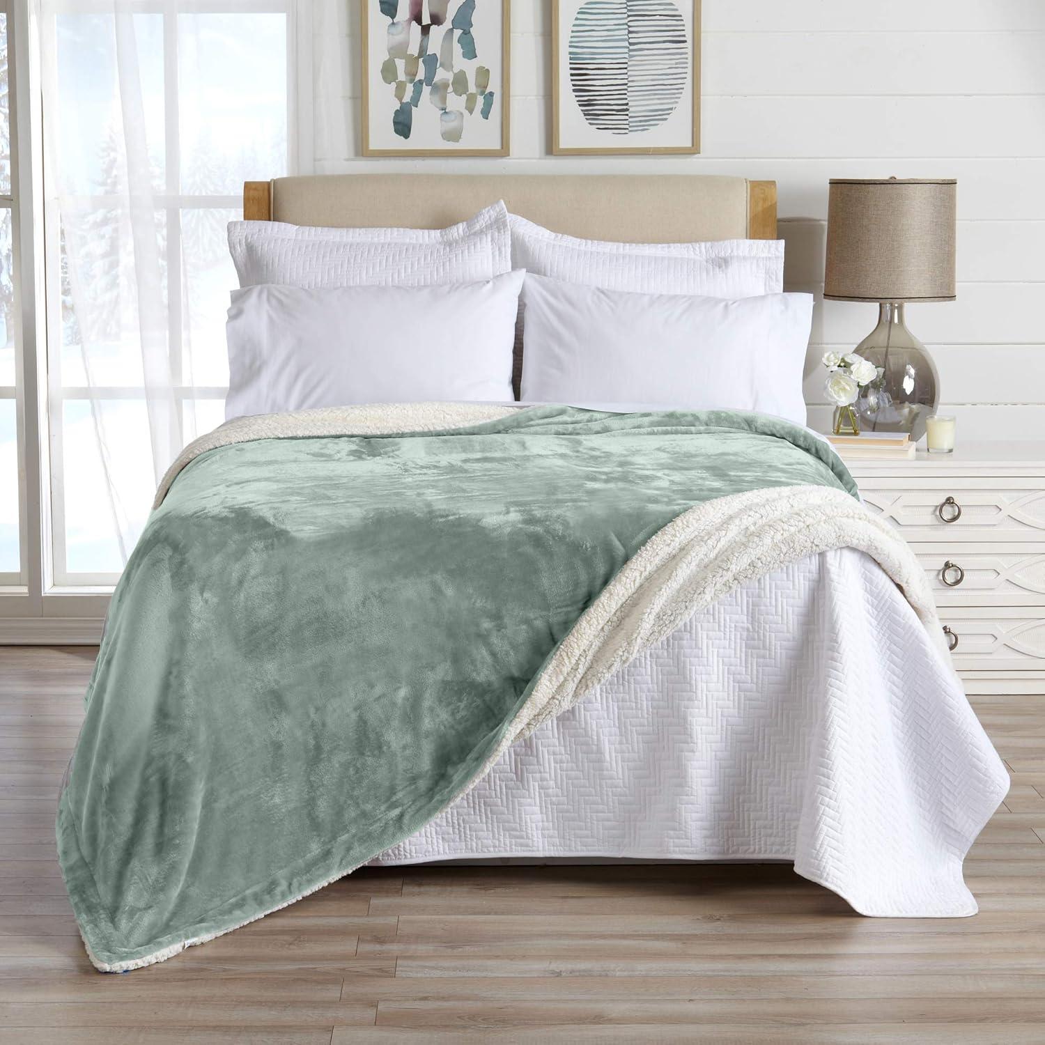 FreshFolds Ultra Soft Plush Sherpa Reversible Blanket