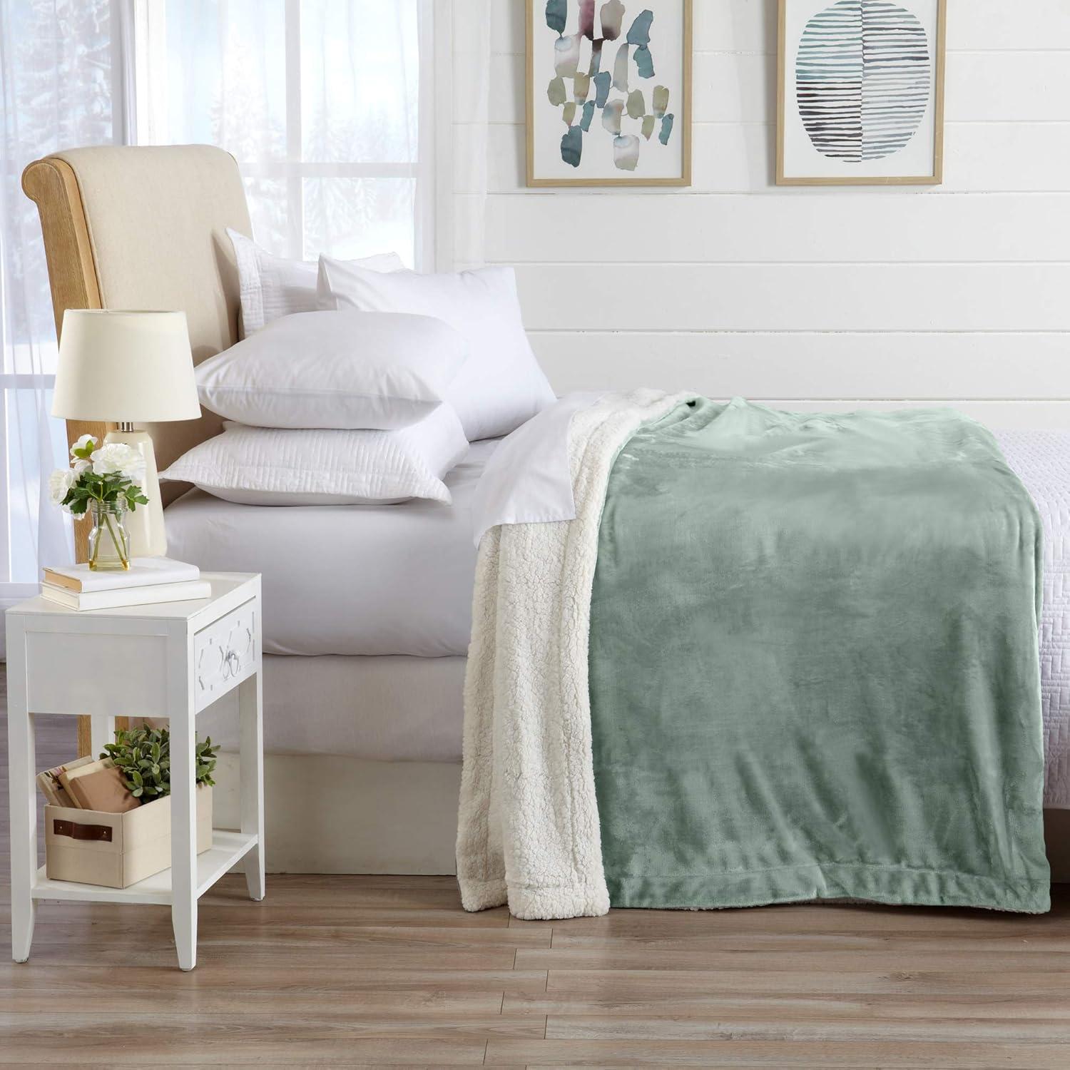 FreshFolds Ultra Soft Plush Sherpa Reversible Blanket
