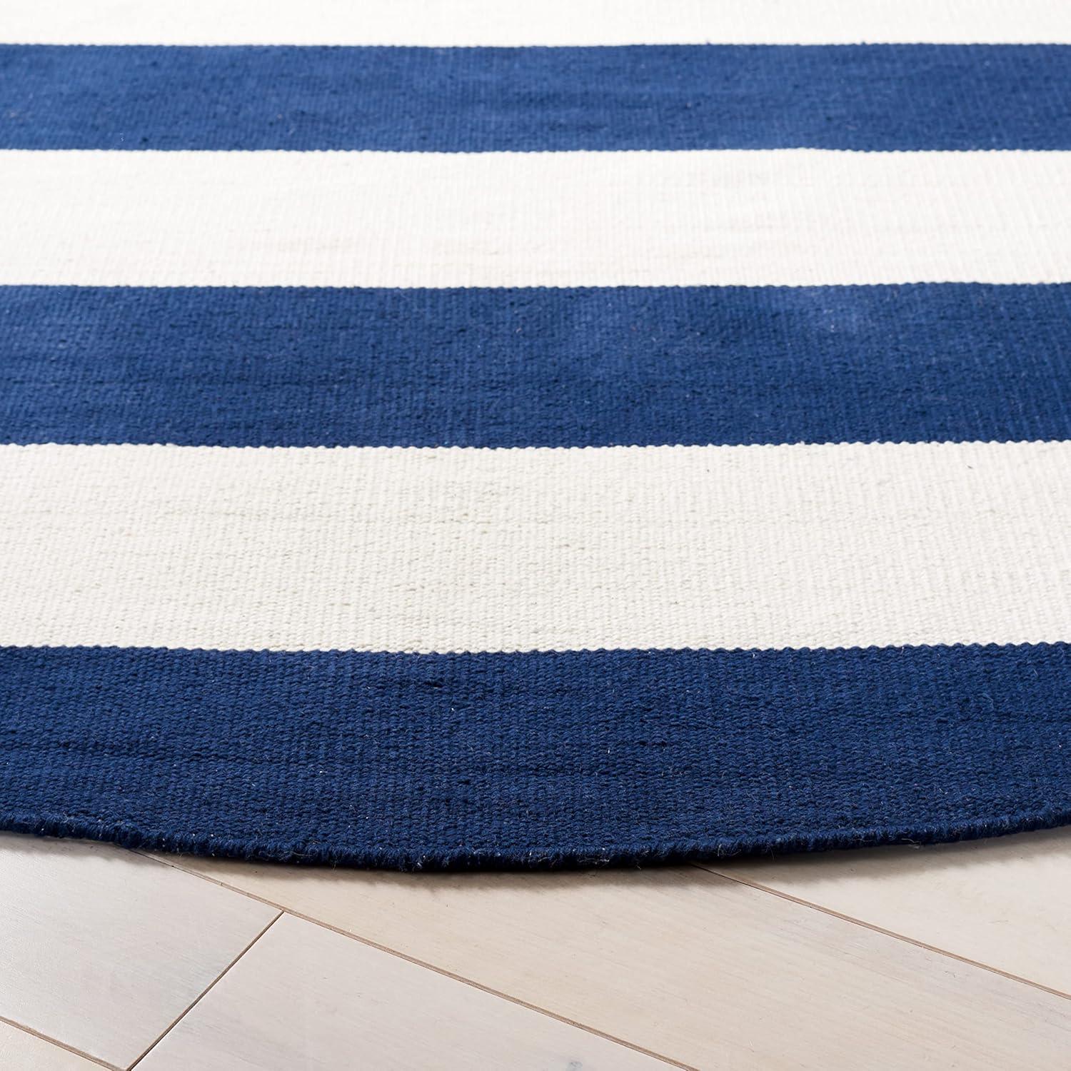Montauk MTK712 Hand Woven Indoor Accent Rug - Navy/Ivory - 4' Round - Safavieh