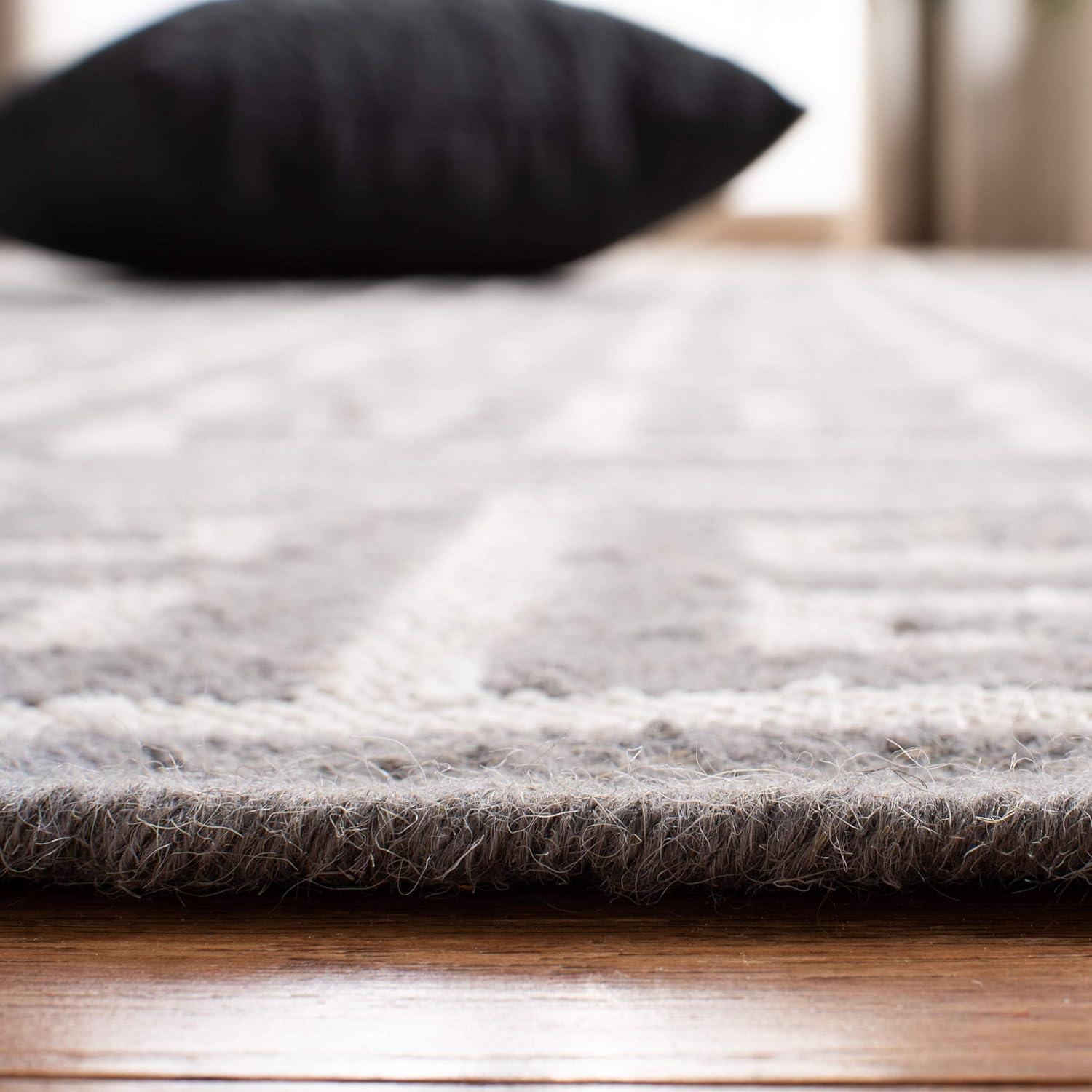 Dhurries DHU626 Hand Woven Flat Weave Accent Rug Grey / Ivory 2'-6" X 4' - Safavieh.