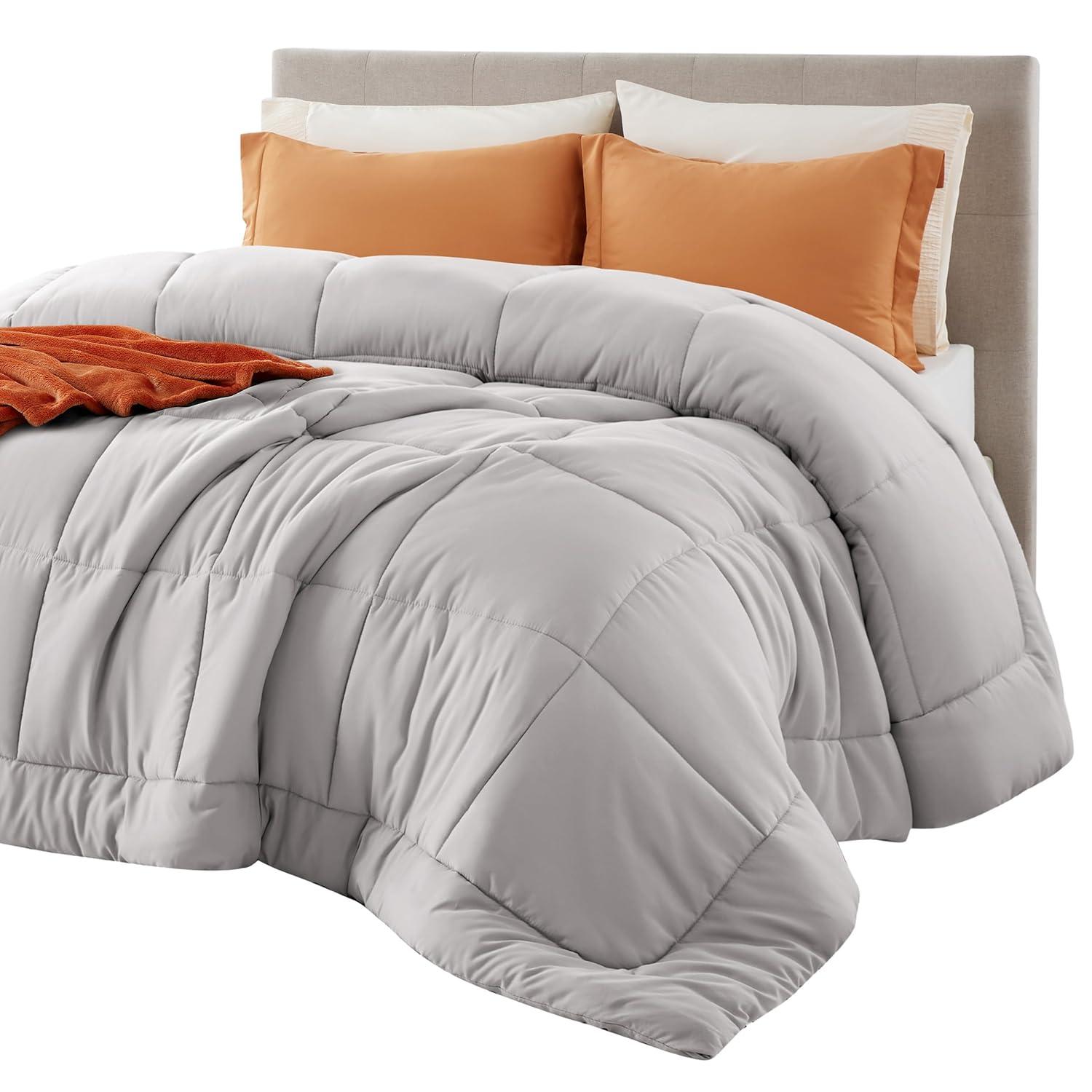 Bedsure Comforter Duvet Insert - Quilted Comforters Queen Size, All Season Duvet, GentleSoft Down Alternative Bedding, with 8 Tabs, Gifts for Women/Men, Light Grey, Queen 88 x 88 Inches