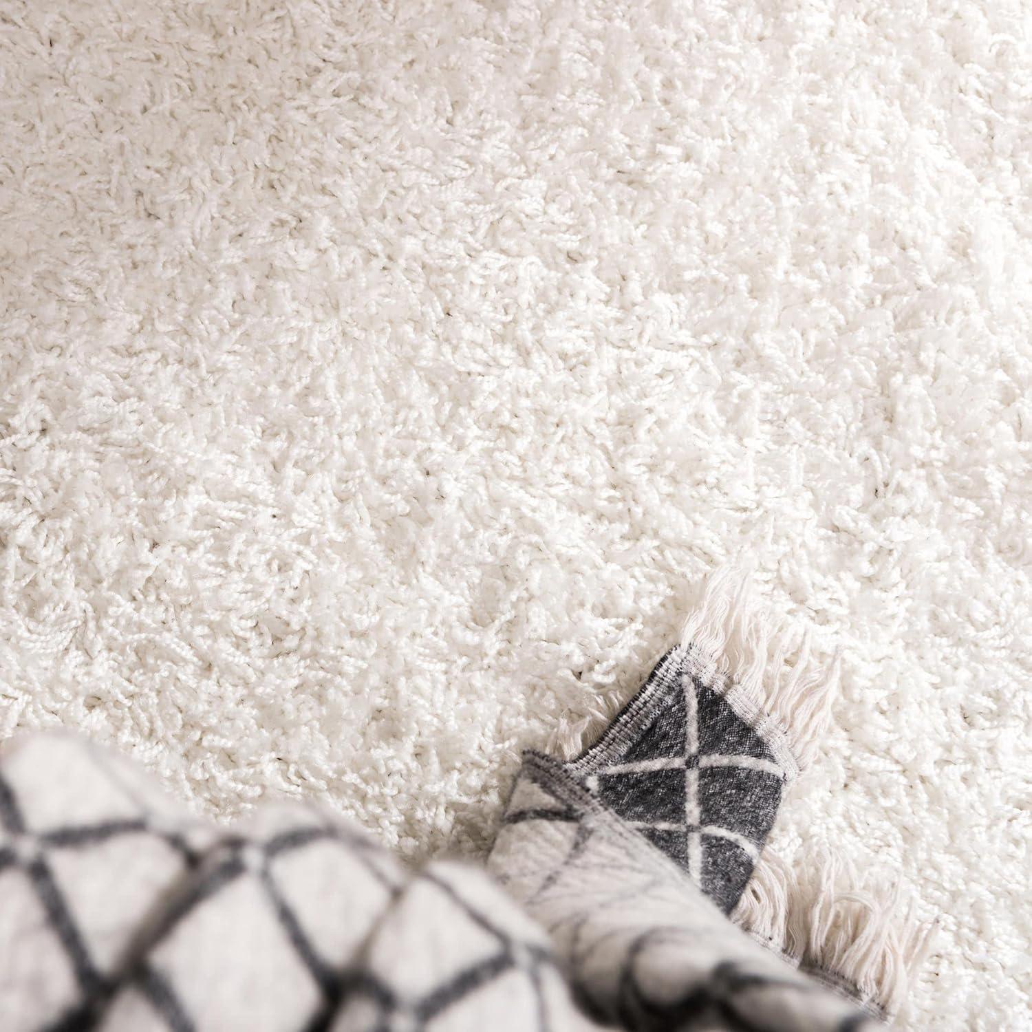 Unique Loom 3' 3 x 5' 3 Solid Shag Snow White Area Rug