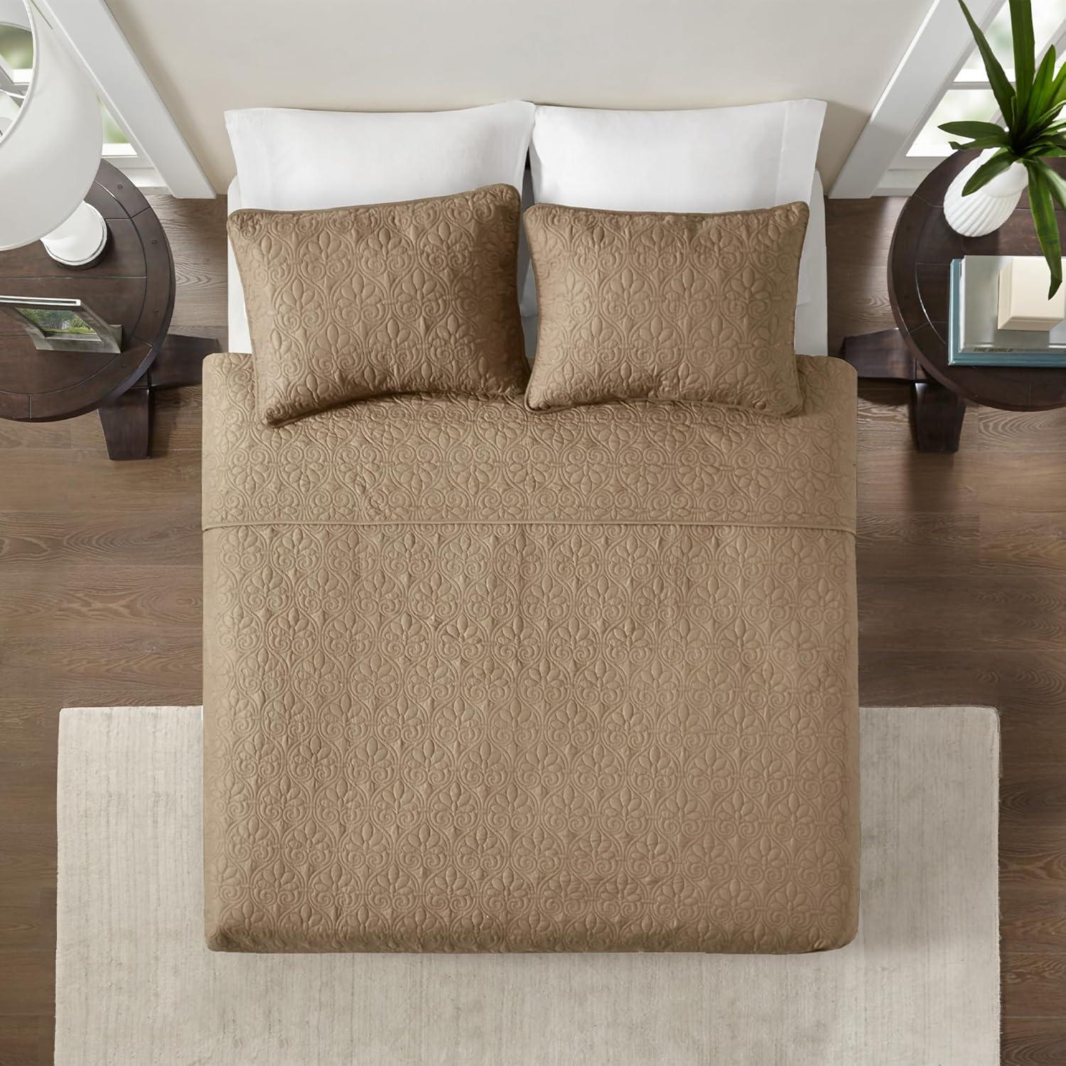 Madison Park Quebec Reversible Quilt Set