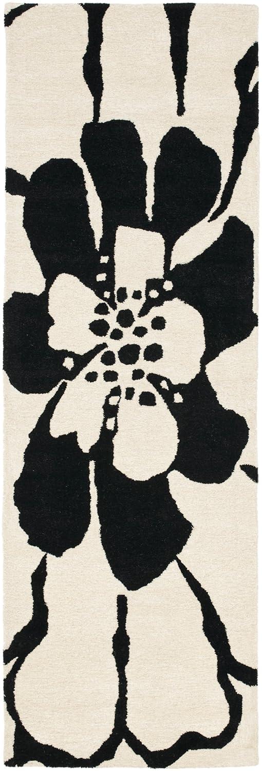 SAFAVIEH Soho Kelly Floral Wool Area Rug, Black/White, 5' x 8'