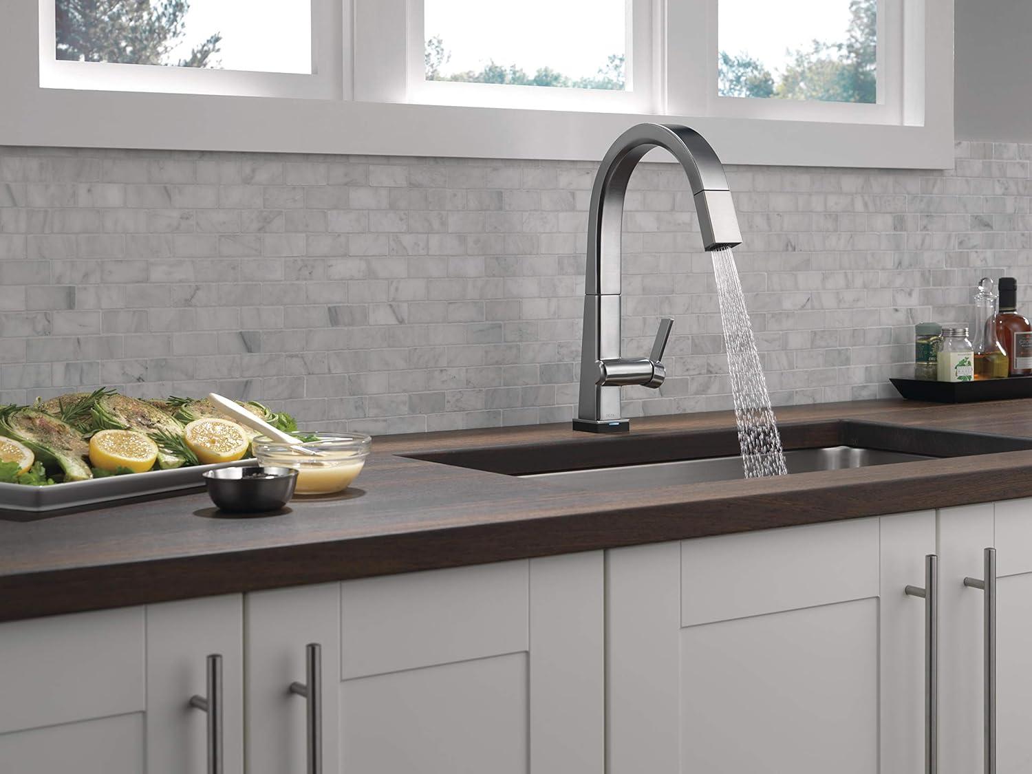 Pivotal Pull Down Touch Single Handle Kitchen Faucet with Touch20 Technology