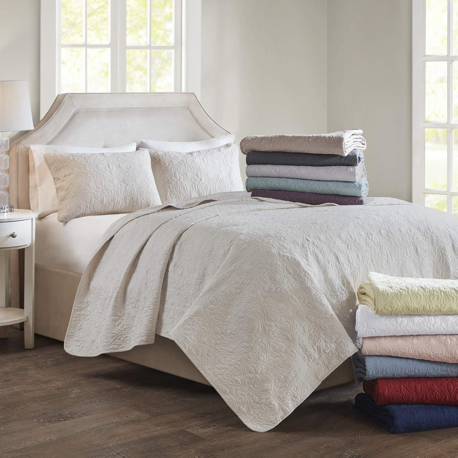 Quebec Reversible Quilt Set