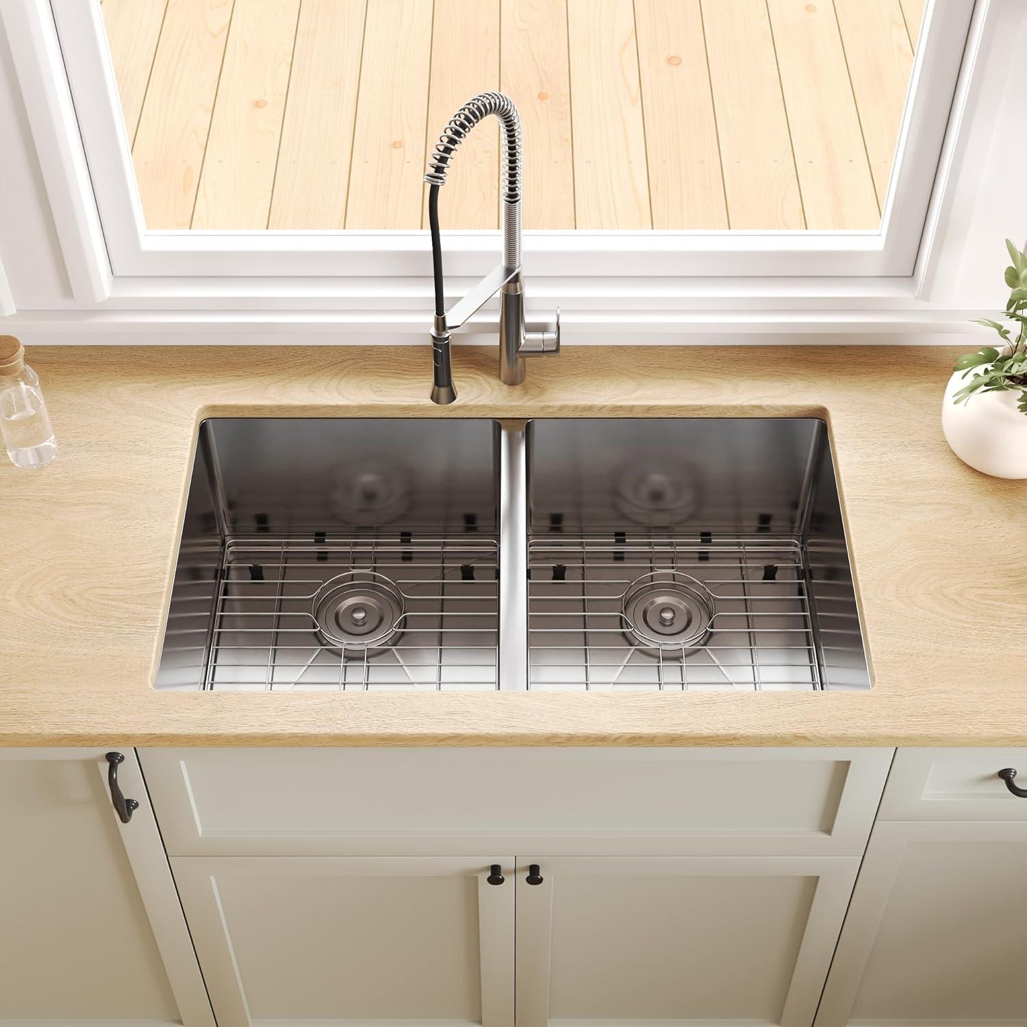 DeerValley 33'' L Undermount 50/50 Double Bowl Stainless Steel Kitchen Sink with Basket Strainers and Stainless Steel Grids