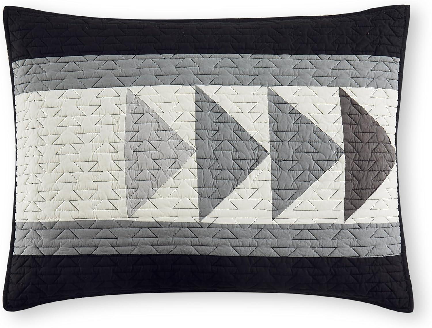 Shadow Peak Quilt Black