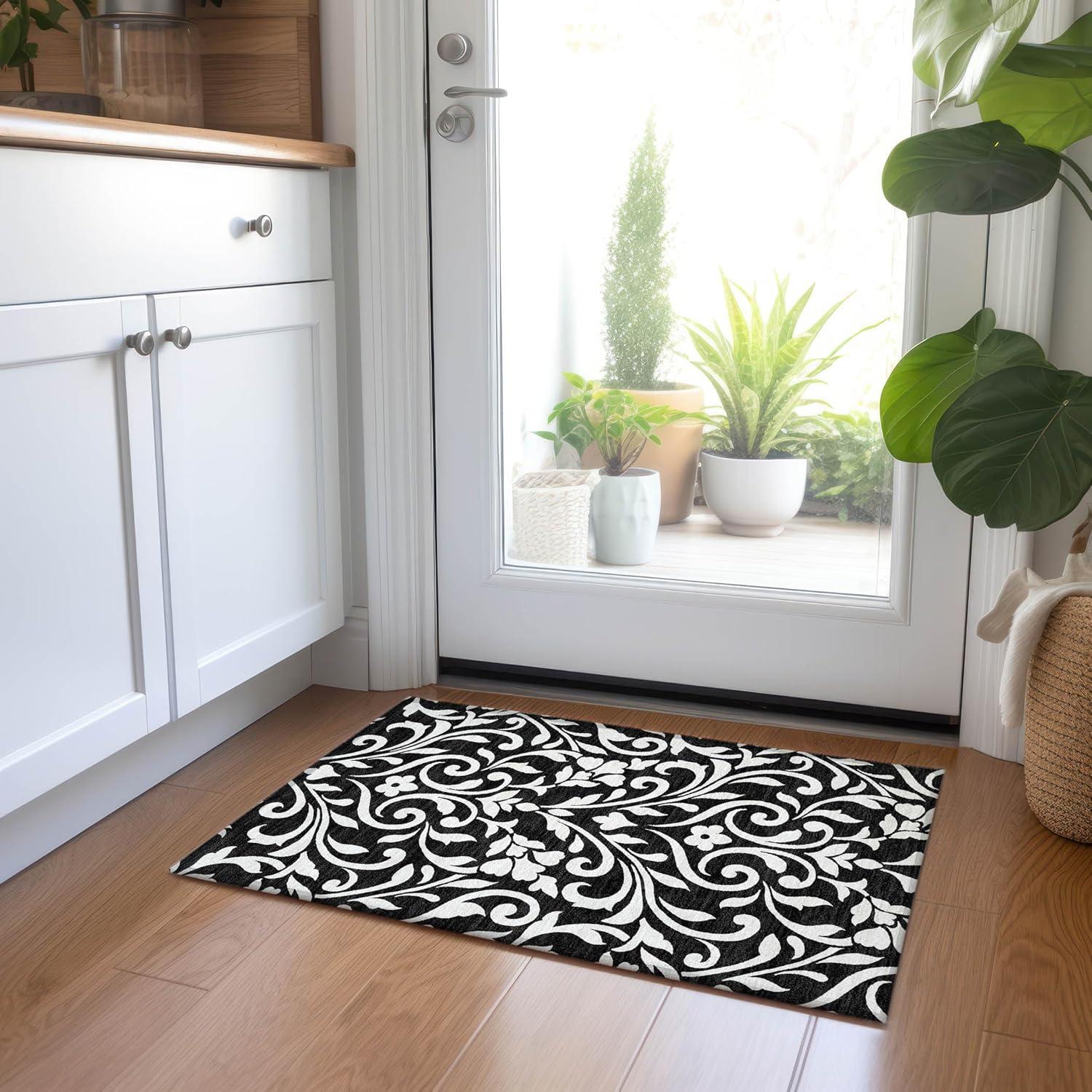 Black and White Floral Synthetic Washable Indoor/Outdoor Rug