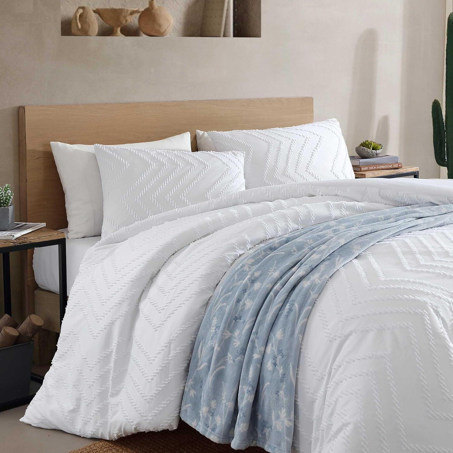 Wrangler Prarie Zig Zag White Reversible Comforter Bonus Set