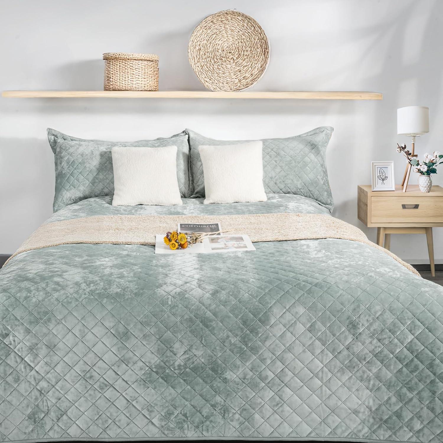 Royal Velvet Diamond Velvet Quilt Set