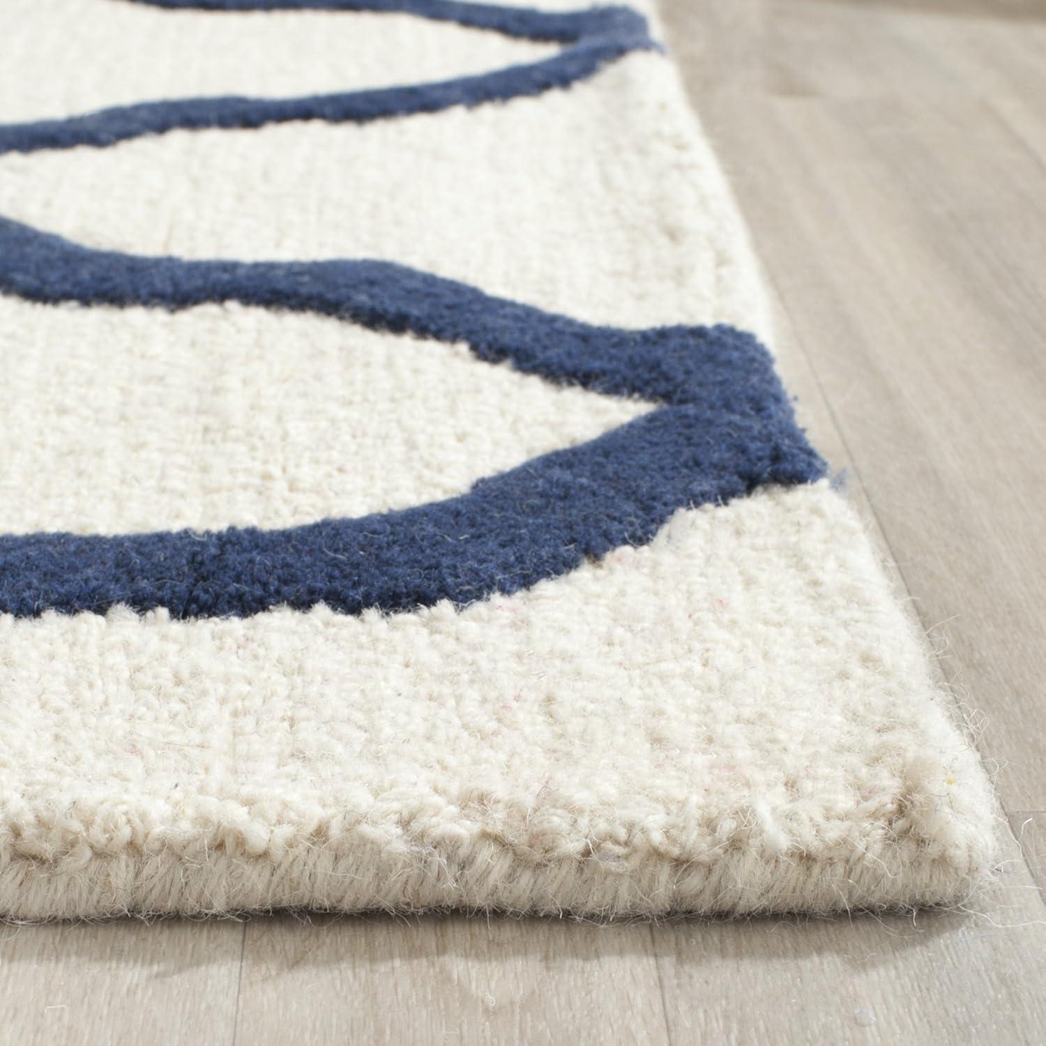 Ivory and Navy Hand-Tufted Wool Trellis Rug 2'6" x 4'