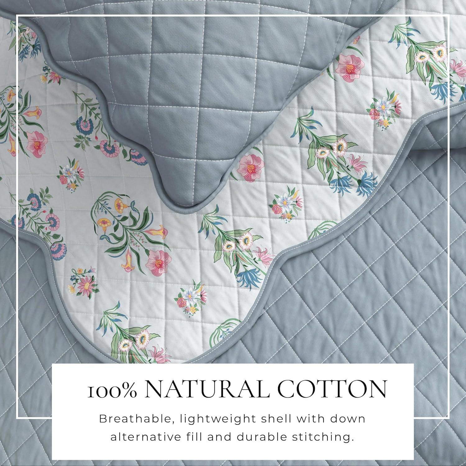 Reversible Printed Floral Scalloped Quilt and Sham Set - Great Bay Home (King / California King, Thriving Flowers)