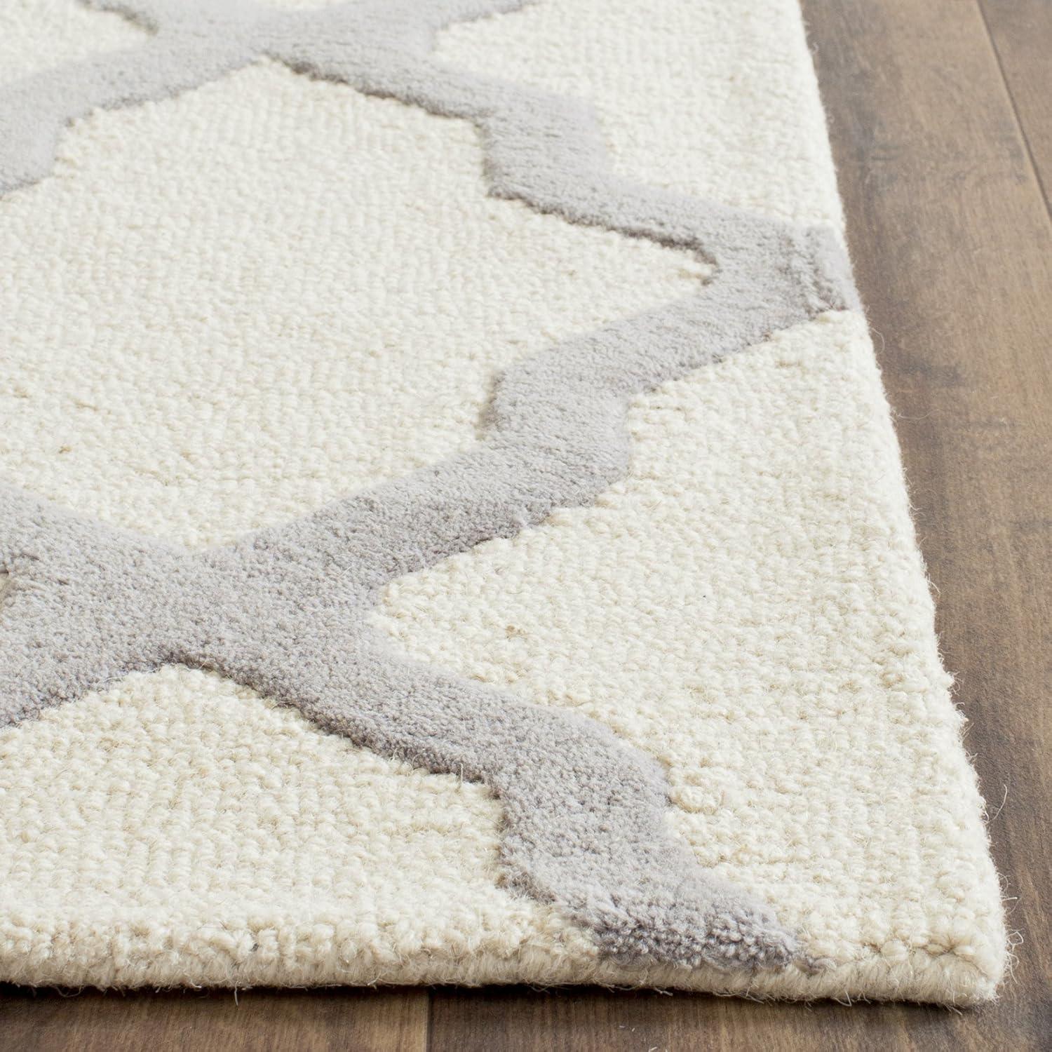SAFAVIEH Cambridge Liam Geometric Wool Area Rug, Ivory/Silver, 4' x 6'