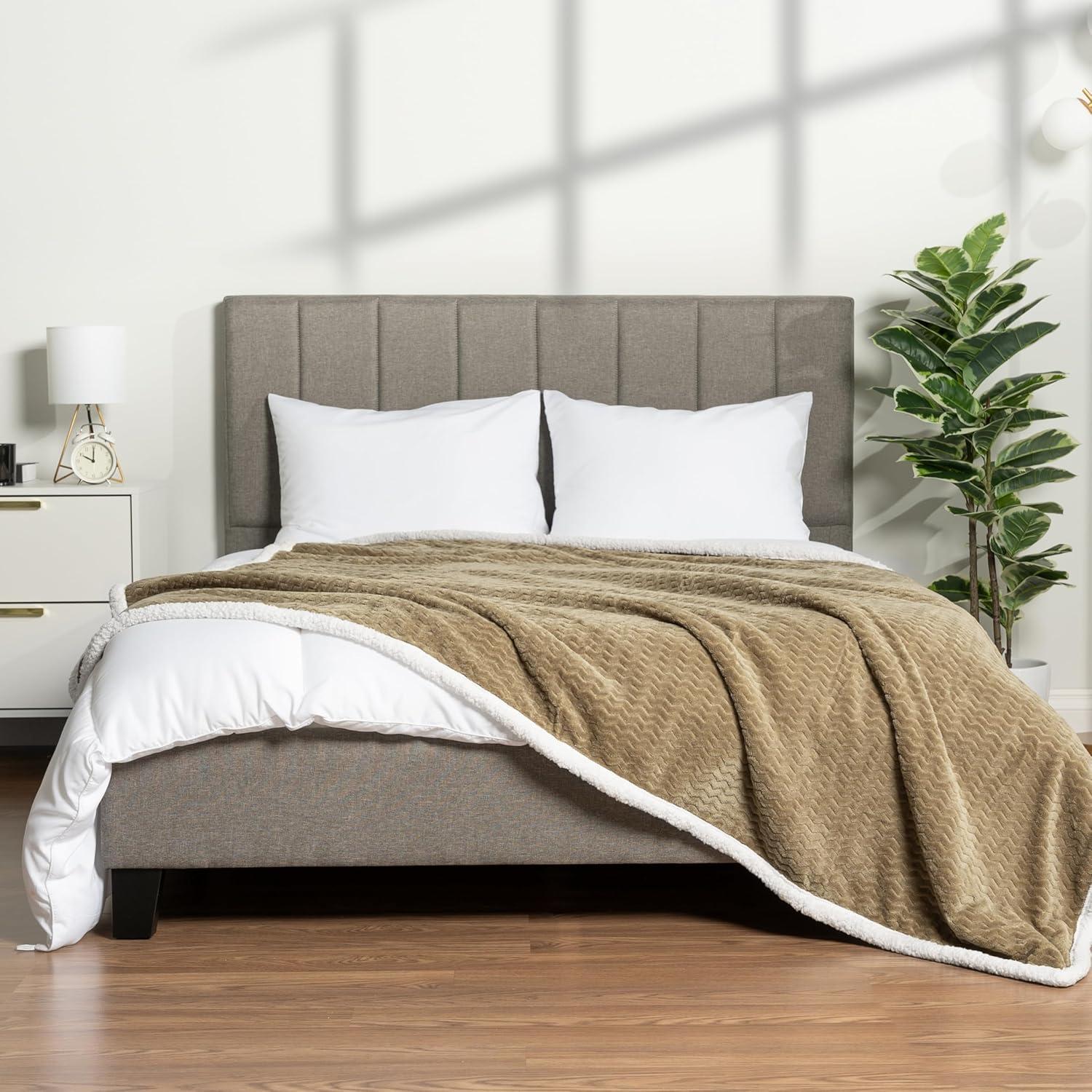 Pavilia Hand Woven Throw Blanket