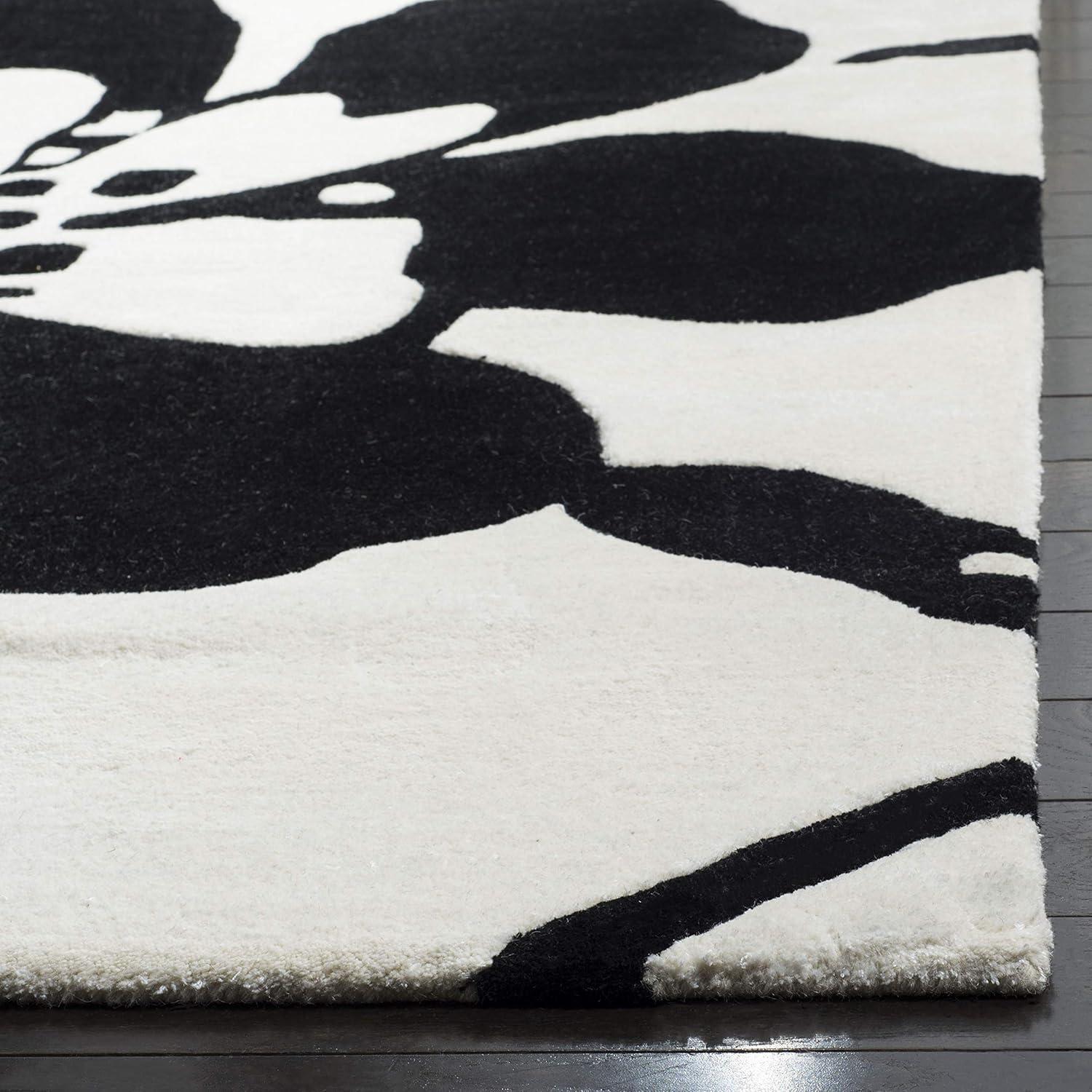 SAFAVIEH Soho Kelly Floral Wool Area Rug, Black/White, 5' x 8'