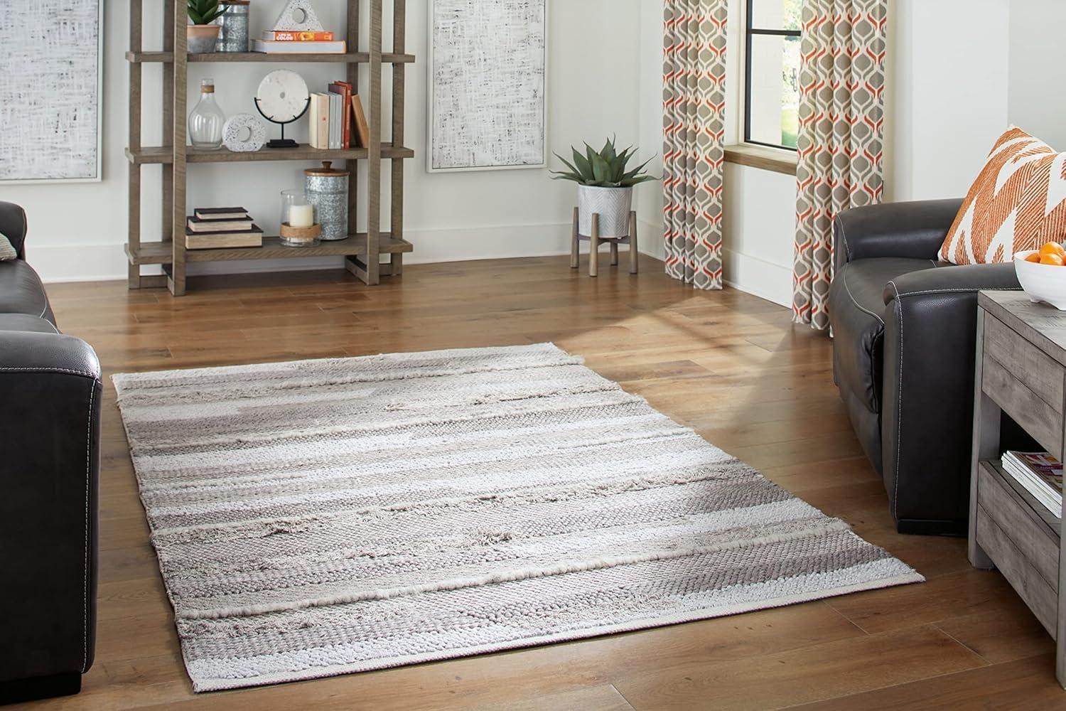 Gray Handwoven Wool and Synthetic 5' x 7' Area Rug