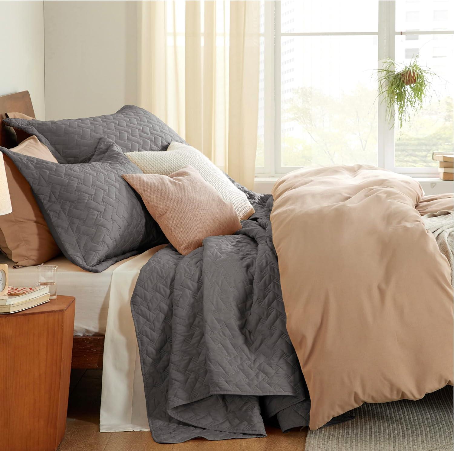 Lightweight Spring Quilt Set Oversized King Size White Bedding Set for All Seasons - Bedsure