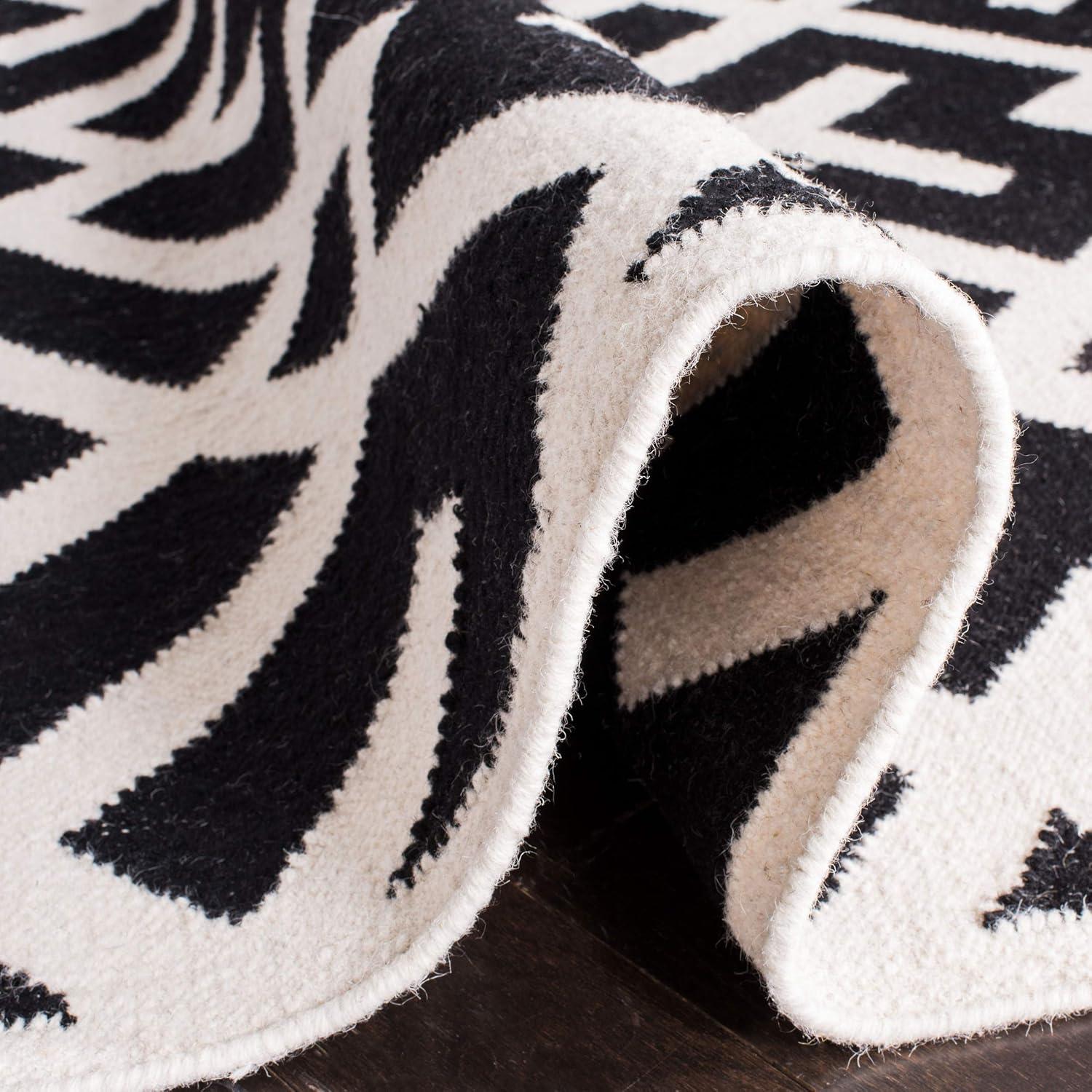 Handmade Geometric Black/Ivory Wool Area Rug 8' x 10'